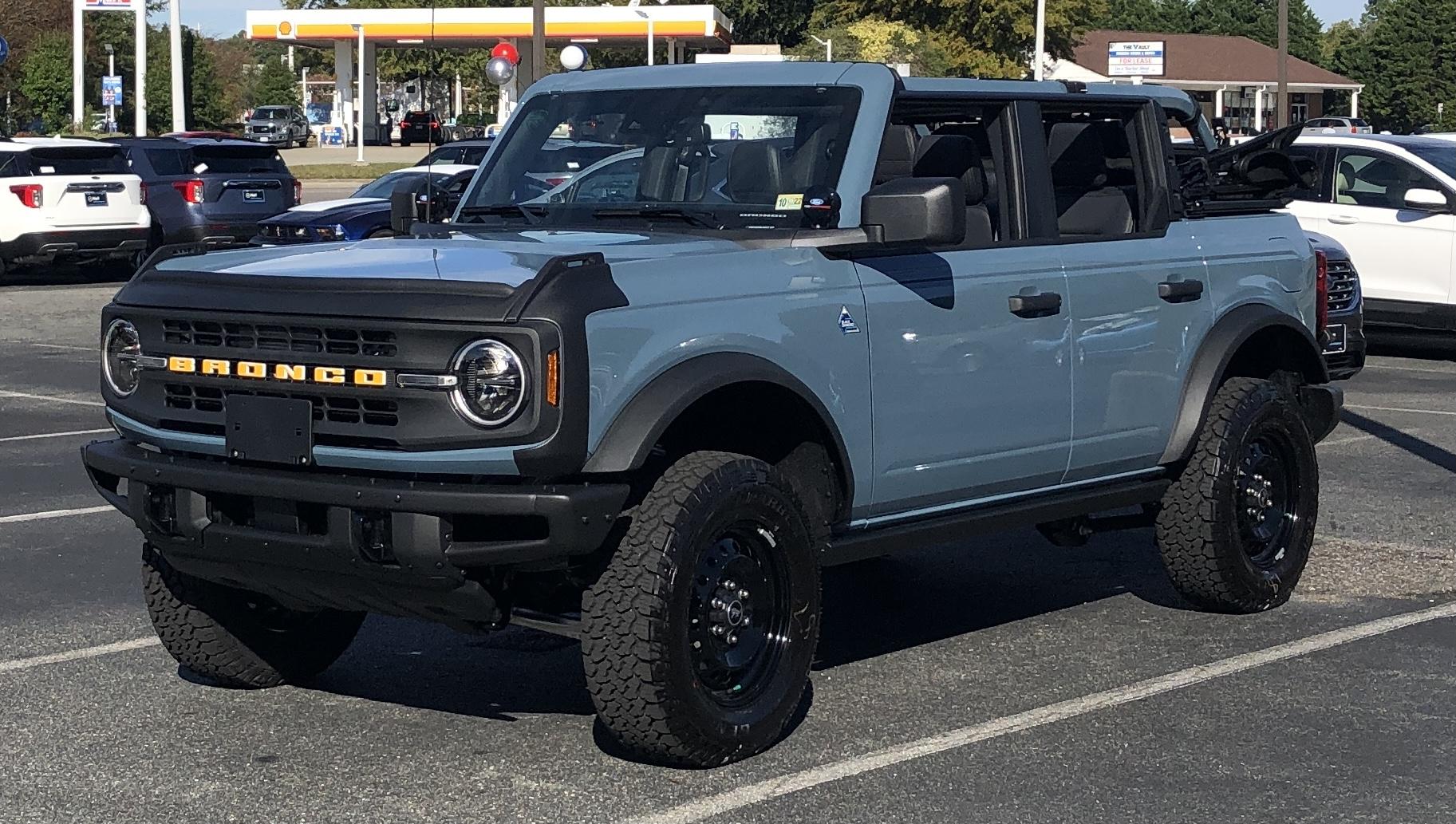 Ford Bronco "Re-Painted" front BRONCO letters 2631B308-B117-425F-8EAE-54D5EC8538B6