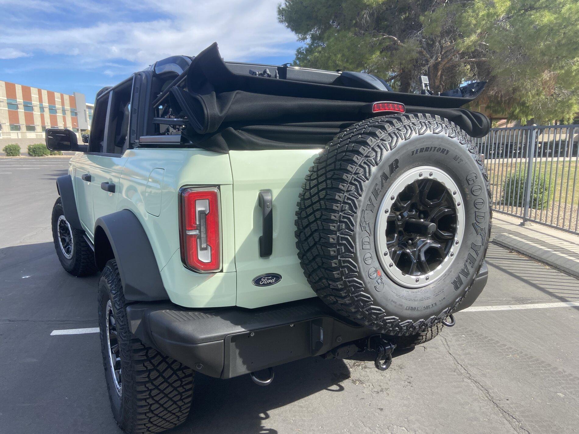 Ford Bronco I wrapped my Badlands in Light Pistachio Green 67D90948-DF55-4A4A-8C28-6B26FA84C038