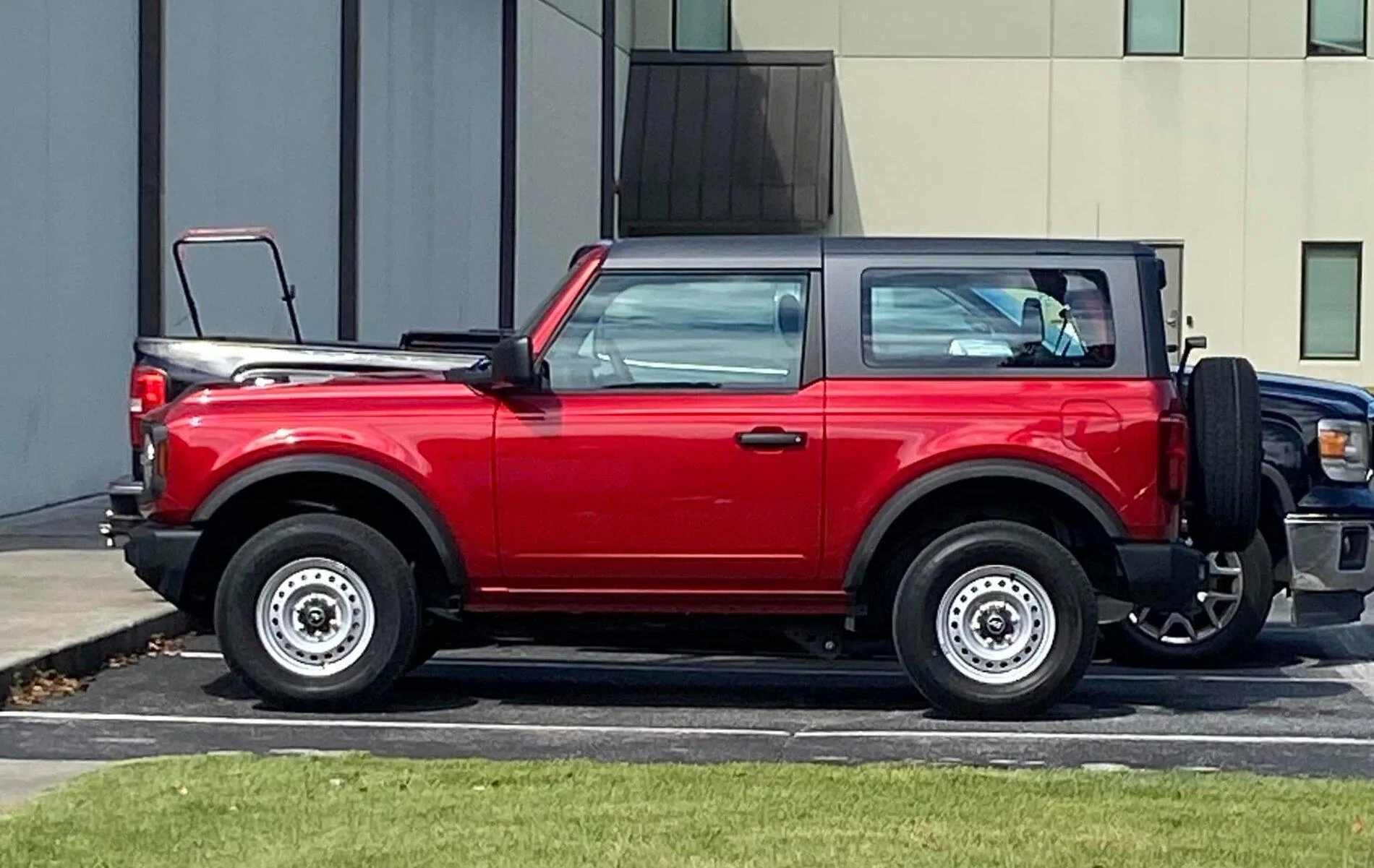 Ford Bronco RAPID RED Bronco Club 248798540_4567747636581354_1339050762231523177_n