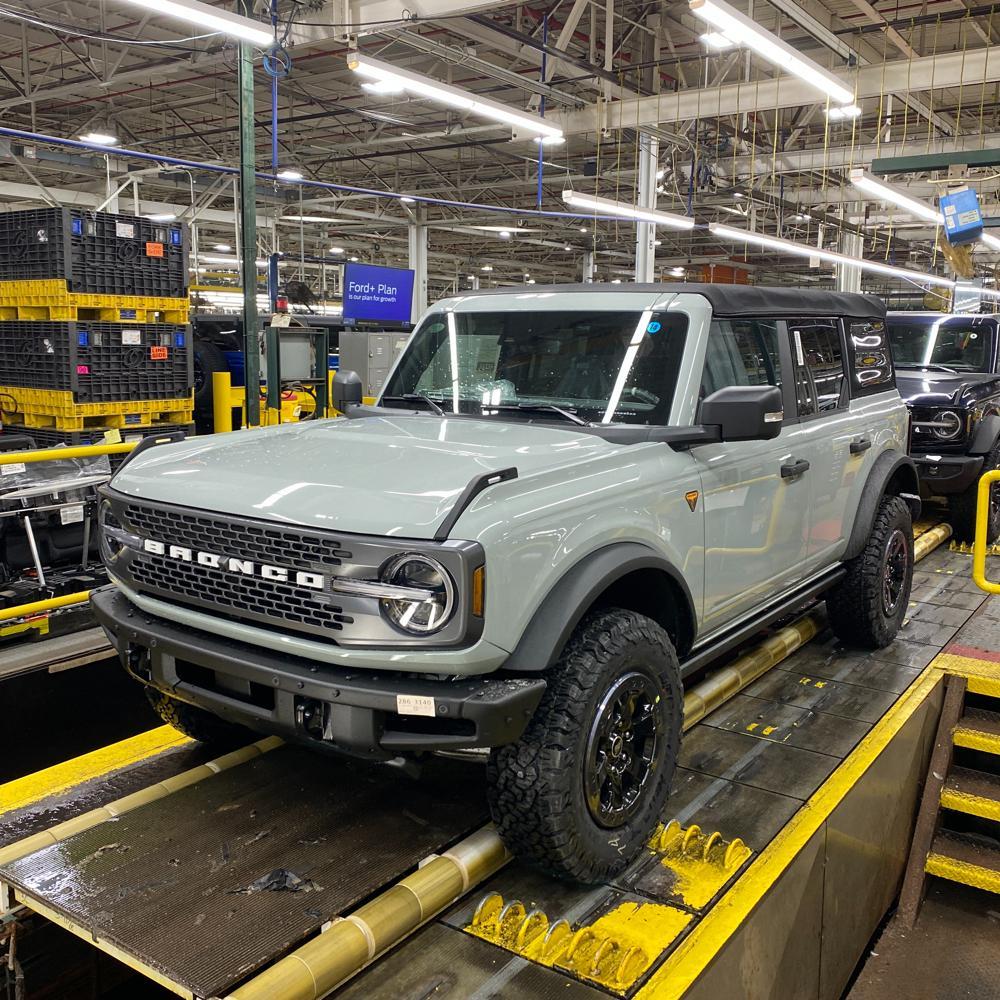 Ford Bronco CACTUS GRAY Bronco Club C598556C-F2DB-4DA3-9E55-B7028D04F2FF