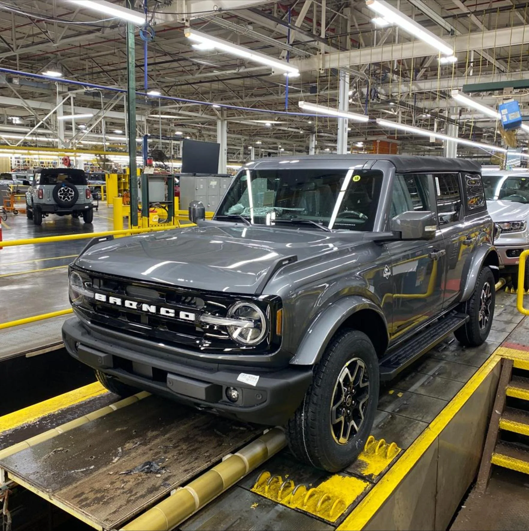 Ford Bronco Paint the Outer Banks wheels all black? Screenshot_20211102-131456