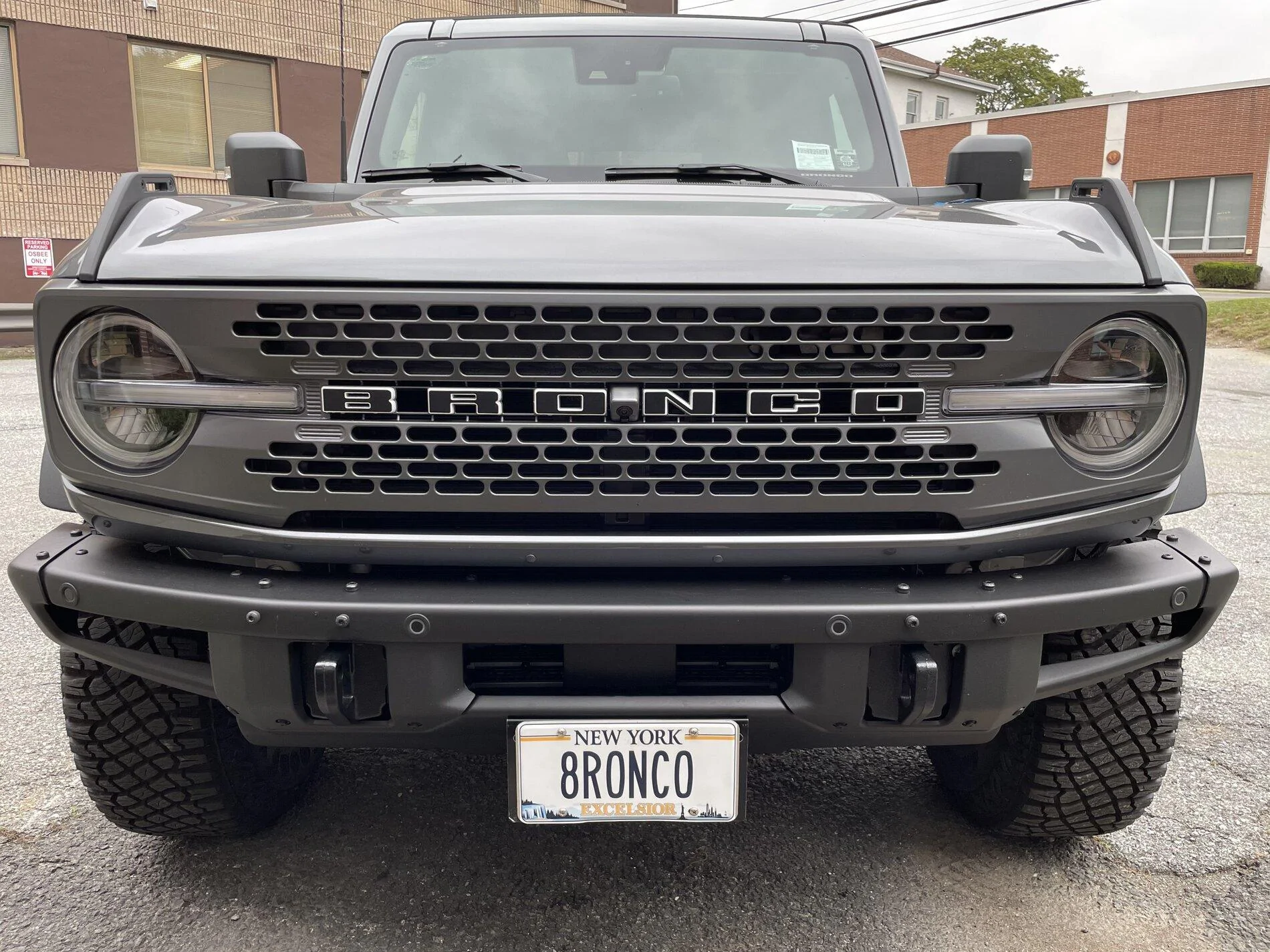 Ford Bronco CARBONIZED GRAY Bronco Club 1EC1CABA-55D2-44E7-992D-E276F13799AF