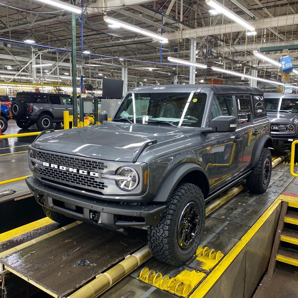 Ford Bronco CARBONIZED GRAY Bronco Club Bronco_ProdLinePic_11022021 copy