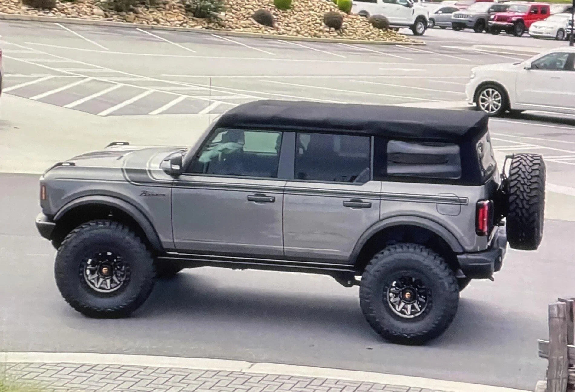Ford Bronco CARBONIZED GRAY Bronco Club 1636133597260