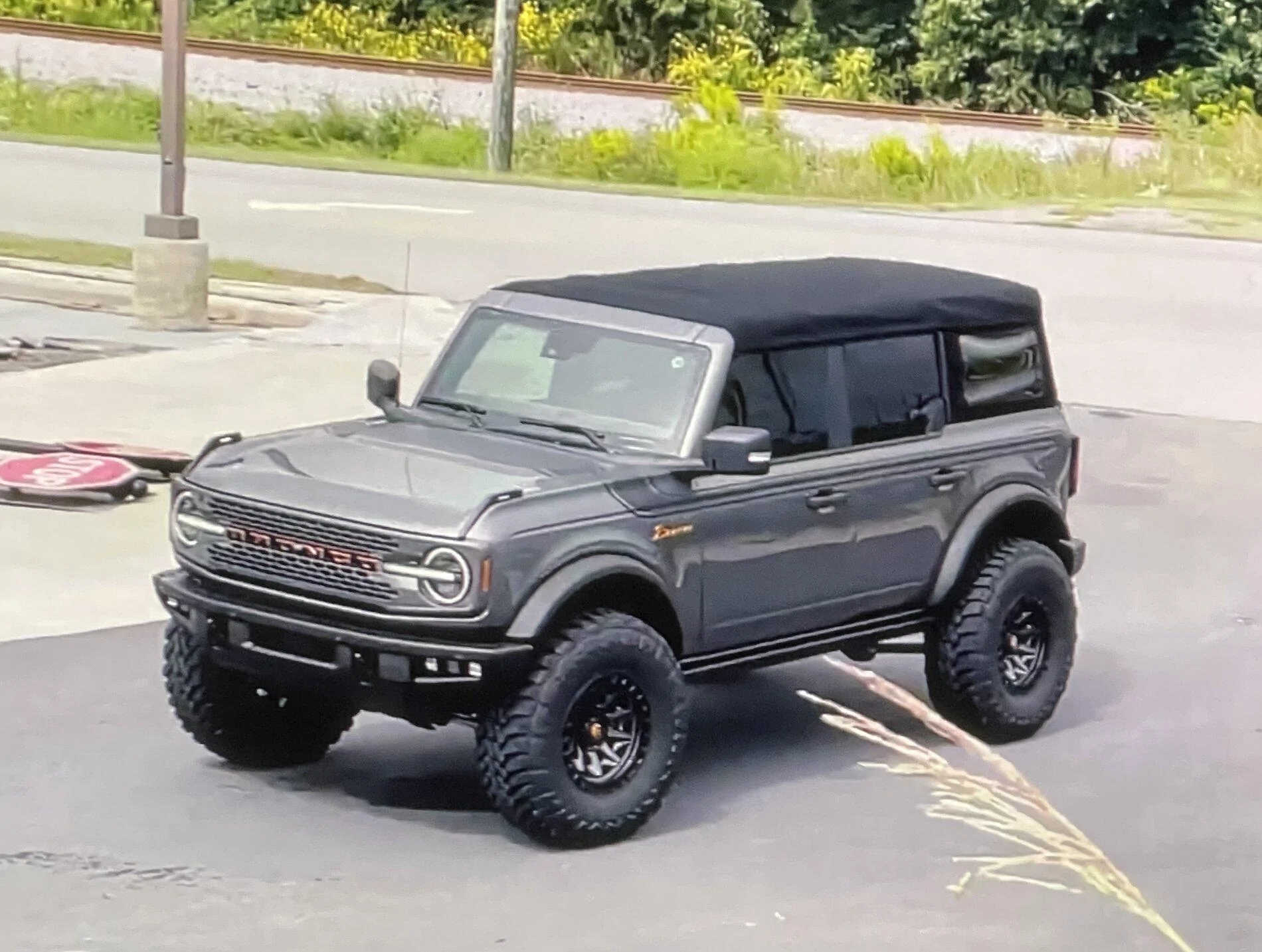 Ford Bronco CARBONIZED GRAY Bronco Club 1636133605929