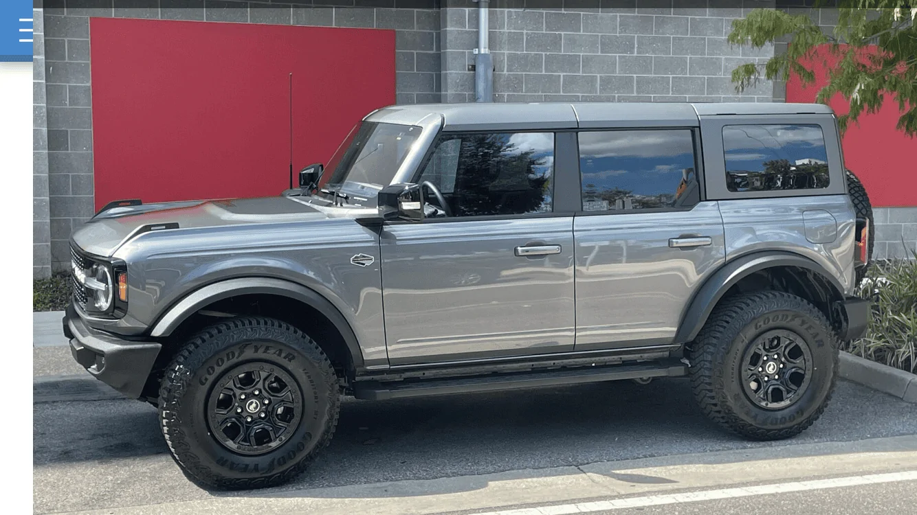 Ford Bronco CARBONIZED GRAY Bronco Club F252F605-8B52-47CC-9F6E-472B387554B6
