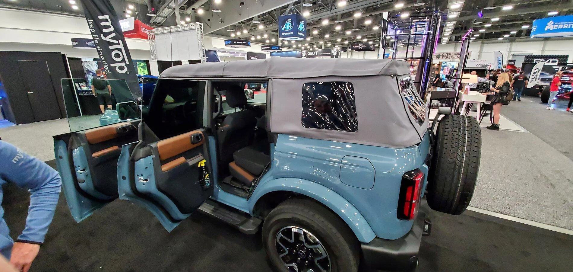 Ford Bronco MyTop Sema Bronco - powered soft top 20211104_130112