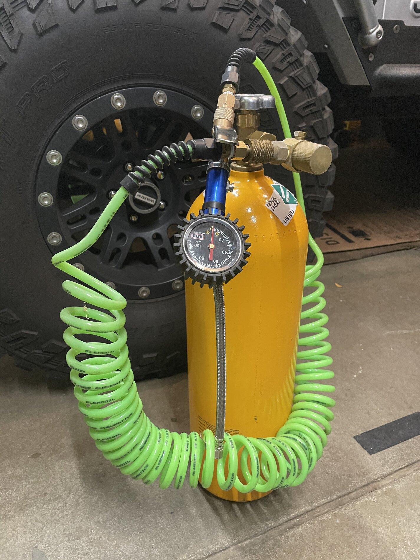 Ford Bronco Portable air compressor DB53A7FE-E51A-4B47-A966-55E6C0186B39