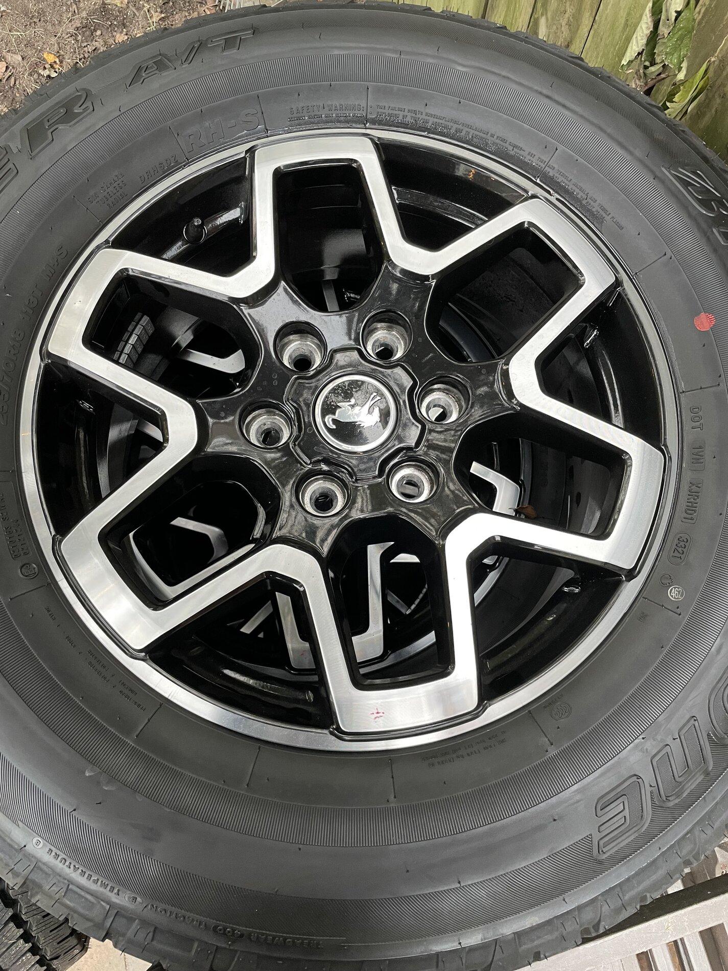 Ford Bronco Outer Banks Wheels and Tires IMG_1392