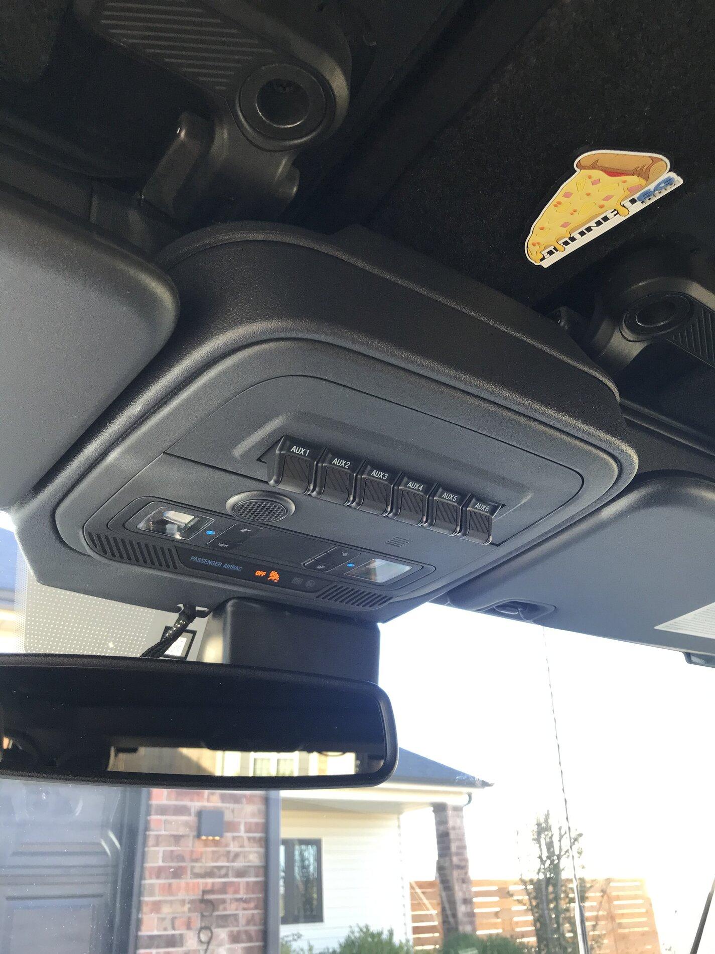 Ford Bronco Pineapple Pizza 381925F7-B0D0-46F0-BE86-AD9B7C173663