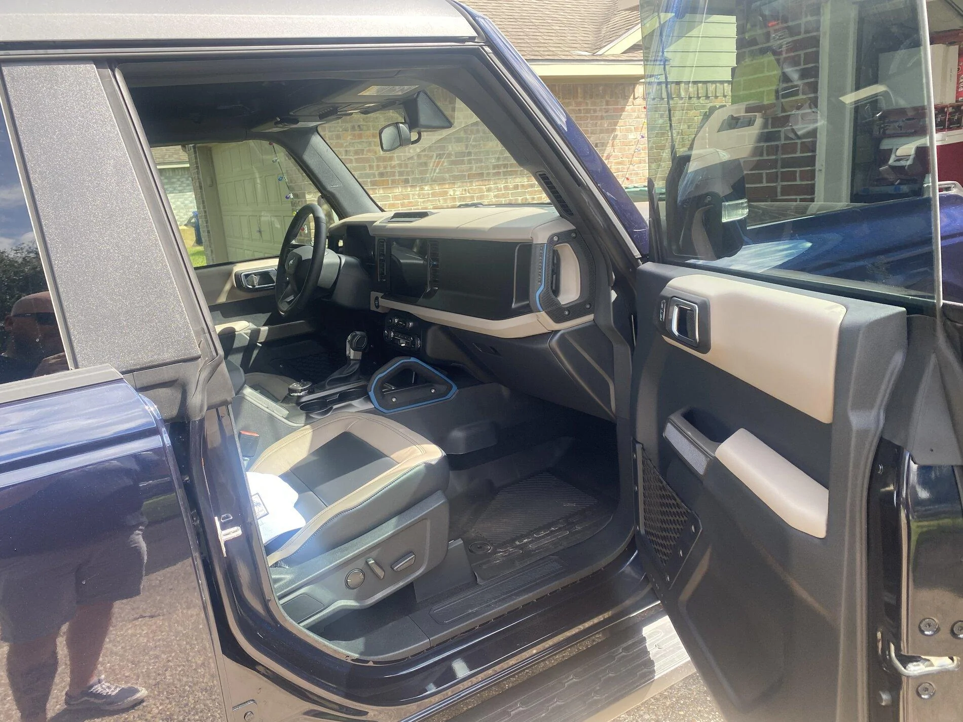 Ford Bronco What interior best with Antimatter Blue? A8AFB6B0-9F50-4915-9206-BFB8F5A7588F