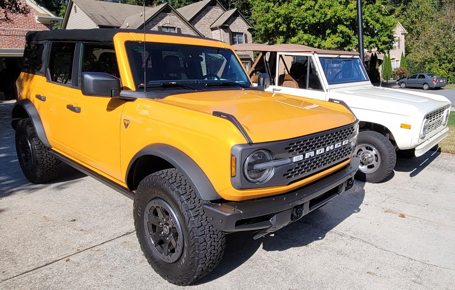Ford Bronco Delivery! Review '74 vs OBX vs Badlands Bronco 20211022_153022