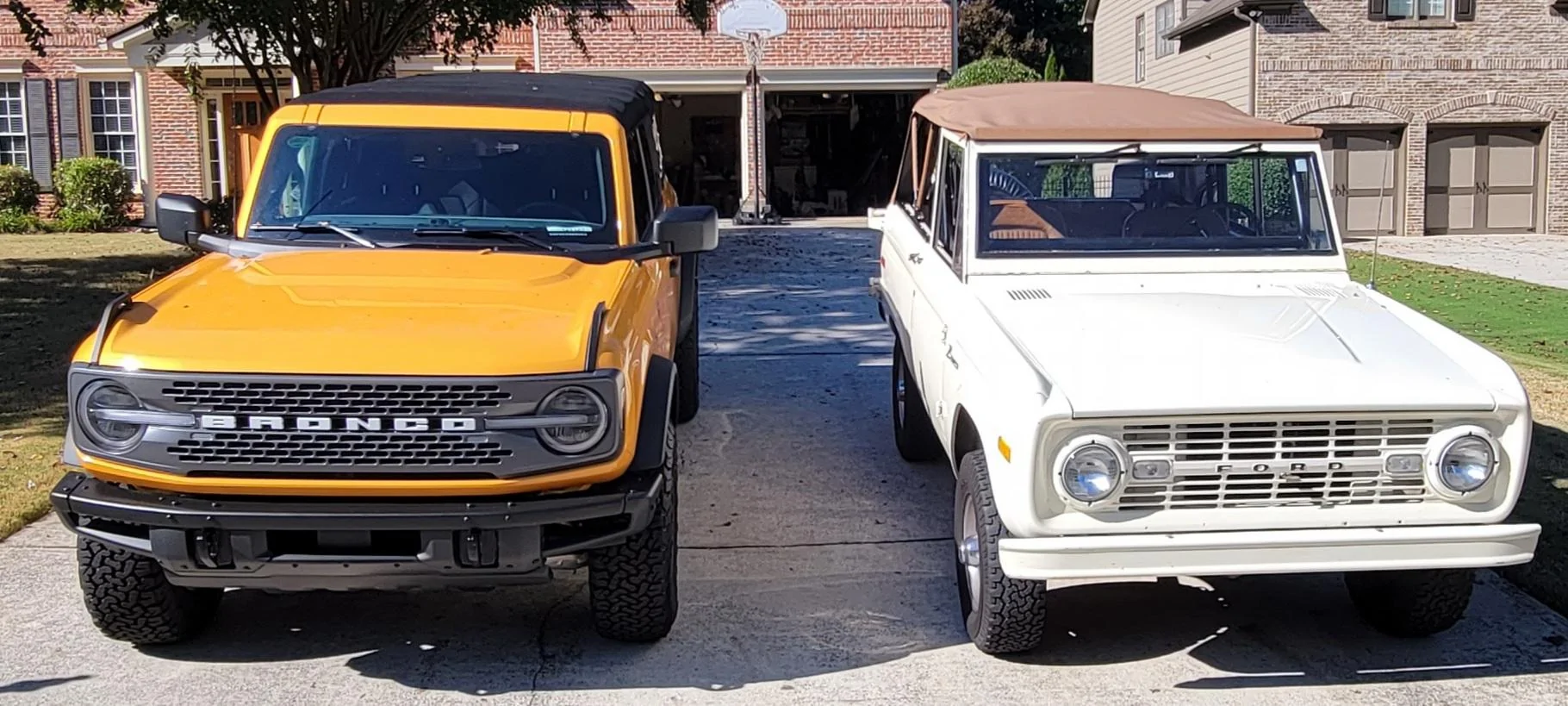 Ford Bronco Delivery! Review '74 vs OBX vs Badlands Bronco 20211022_153004