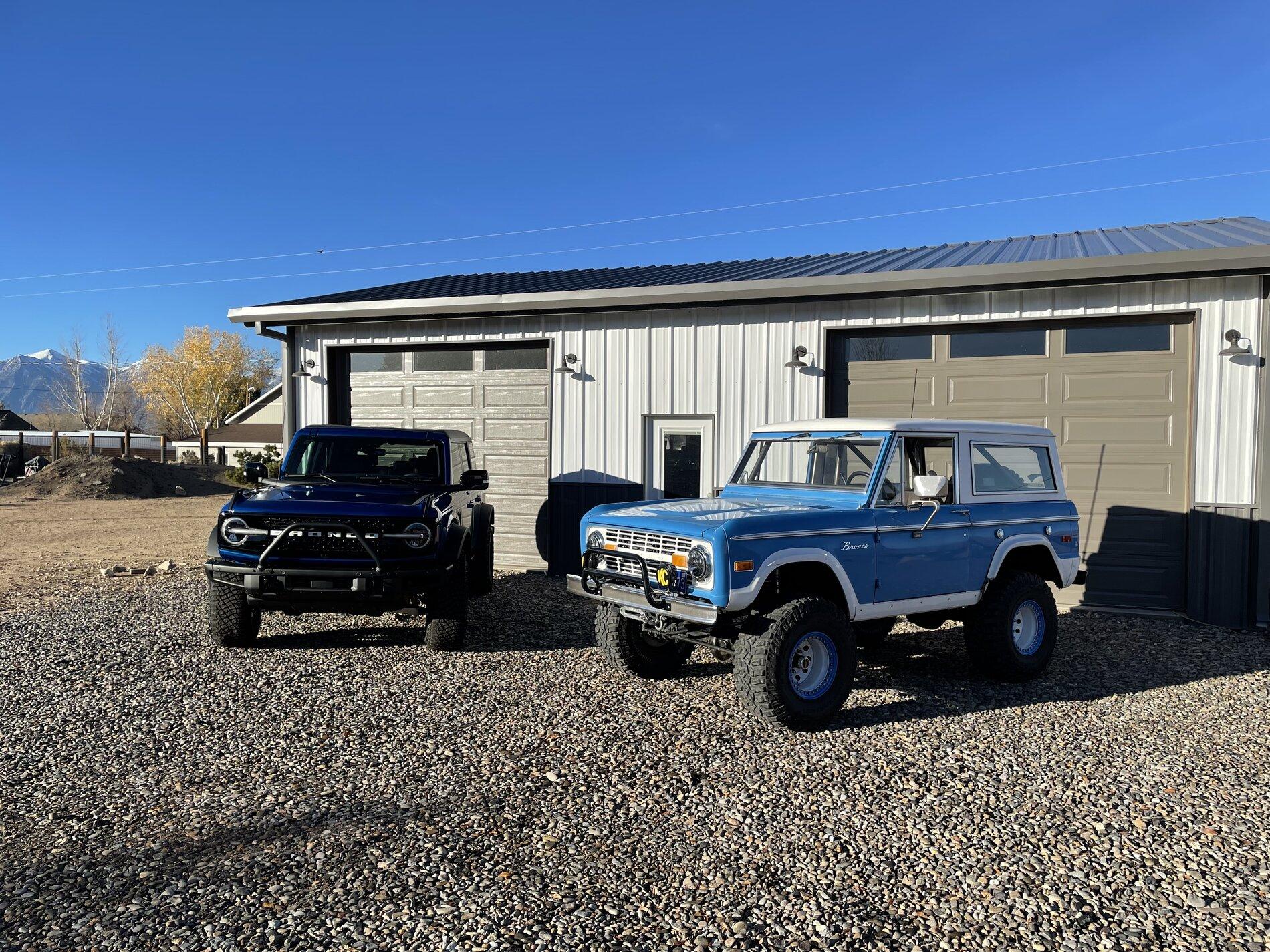 Ford Bronco LIGHTNING BLUE Bronco Club 569B856F-7C64-48C4-A121-09E0C0FC85FB