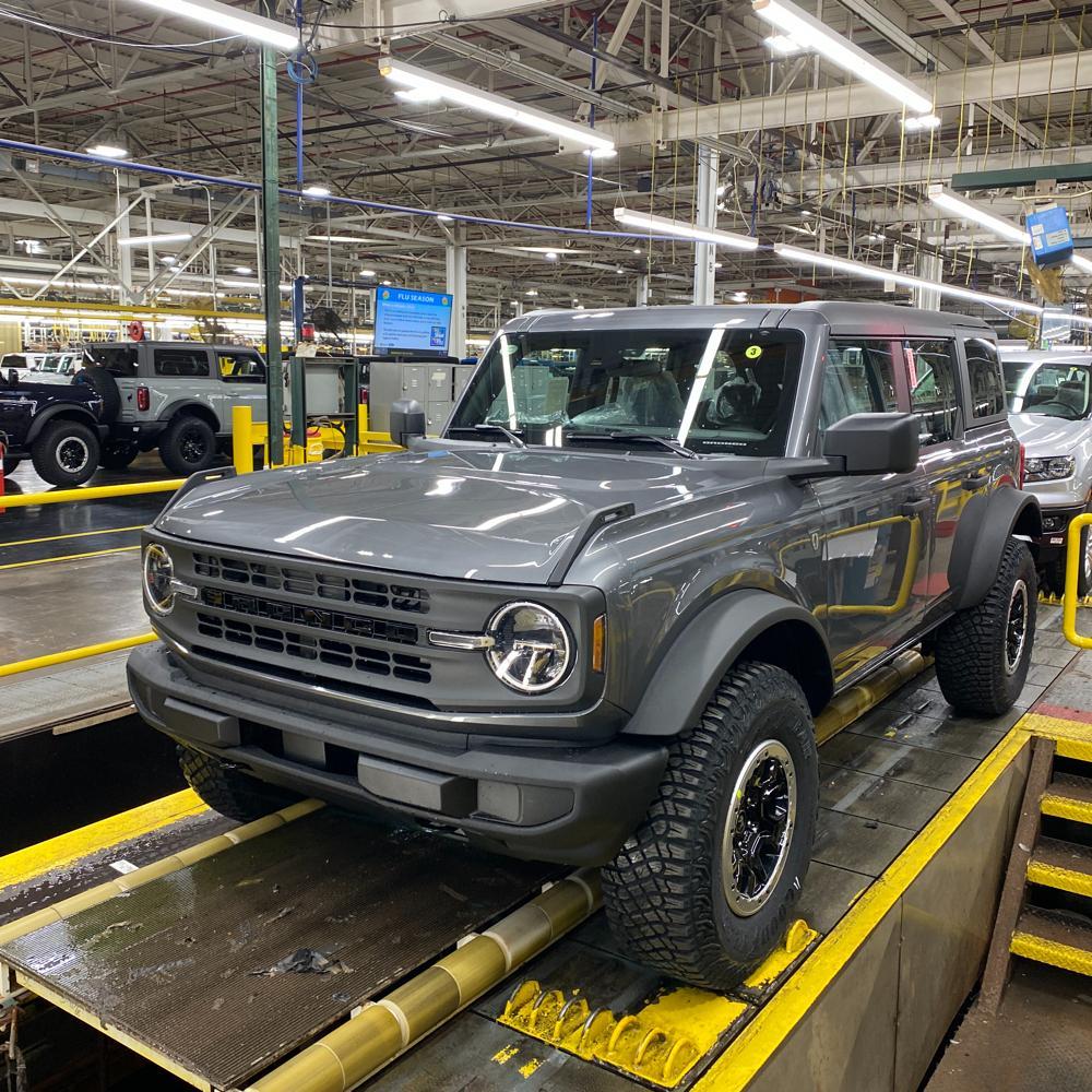 Ford Bronco CARBONIZED GRAY Bronco Club F6BA8DC2-BAD6-4E20-89CD-A71F481C2B7A