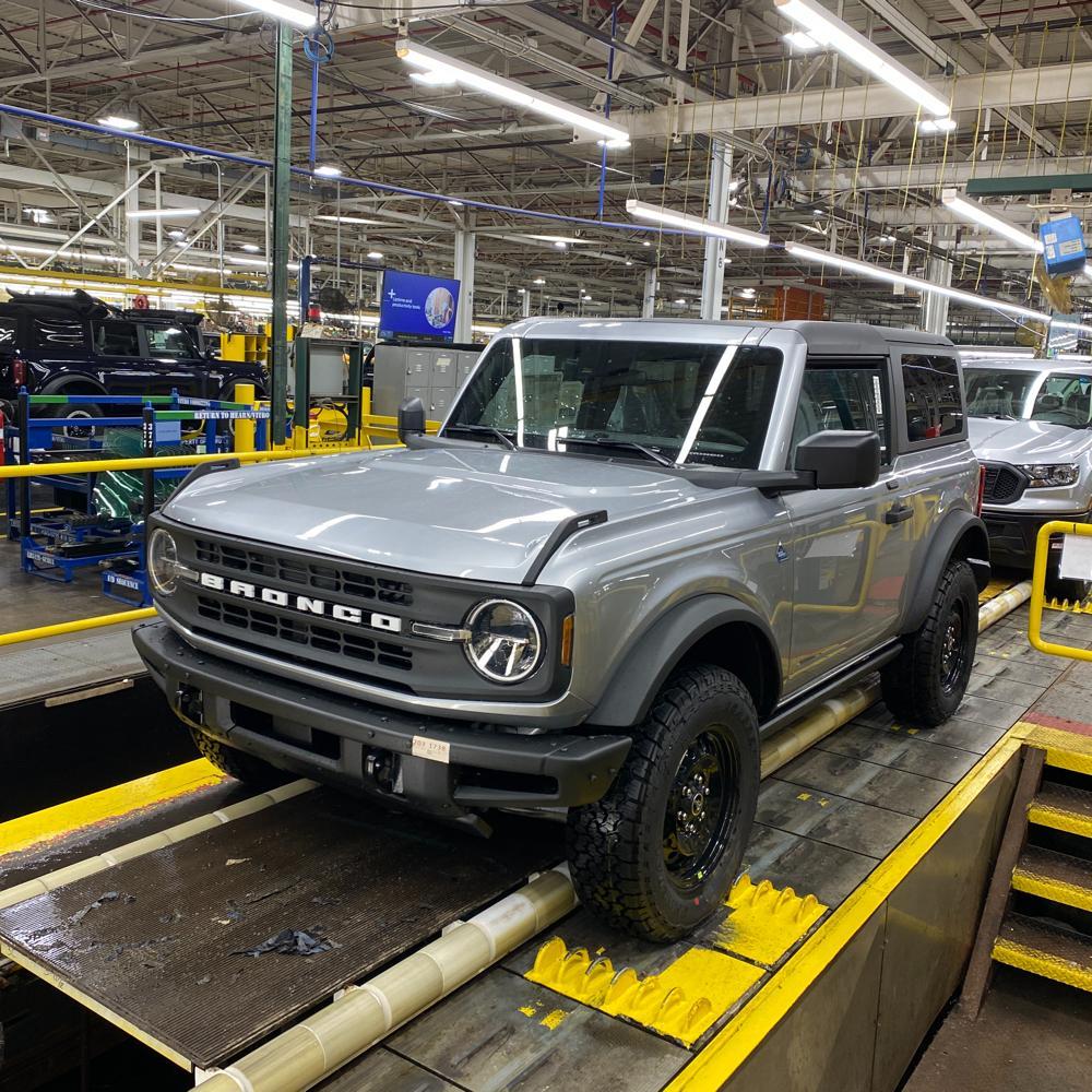 Ford Bronco ICONIC SILVER Bronco Club Bronco