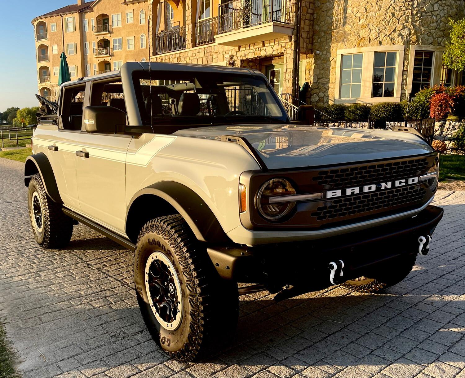 Ford Bronco Battleship Grey Stripes on White 2575536038
