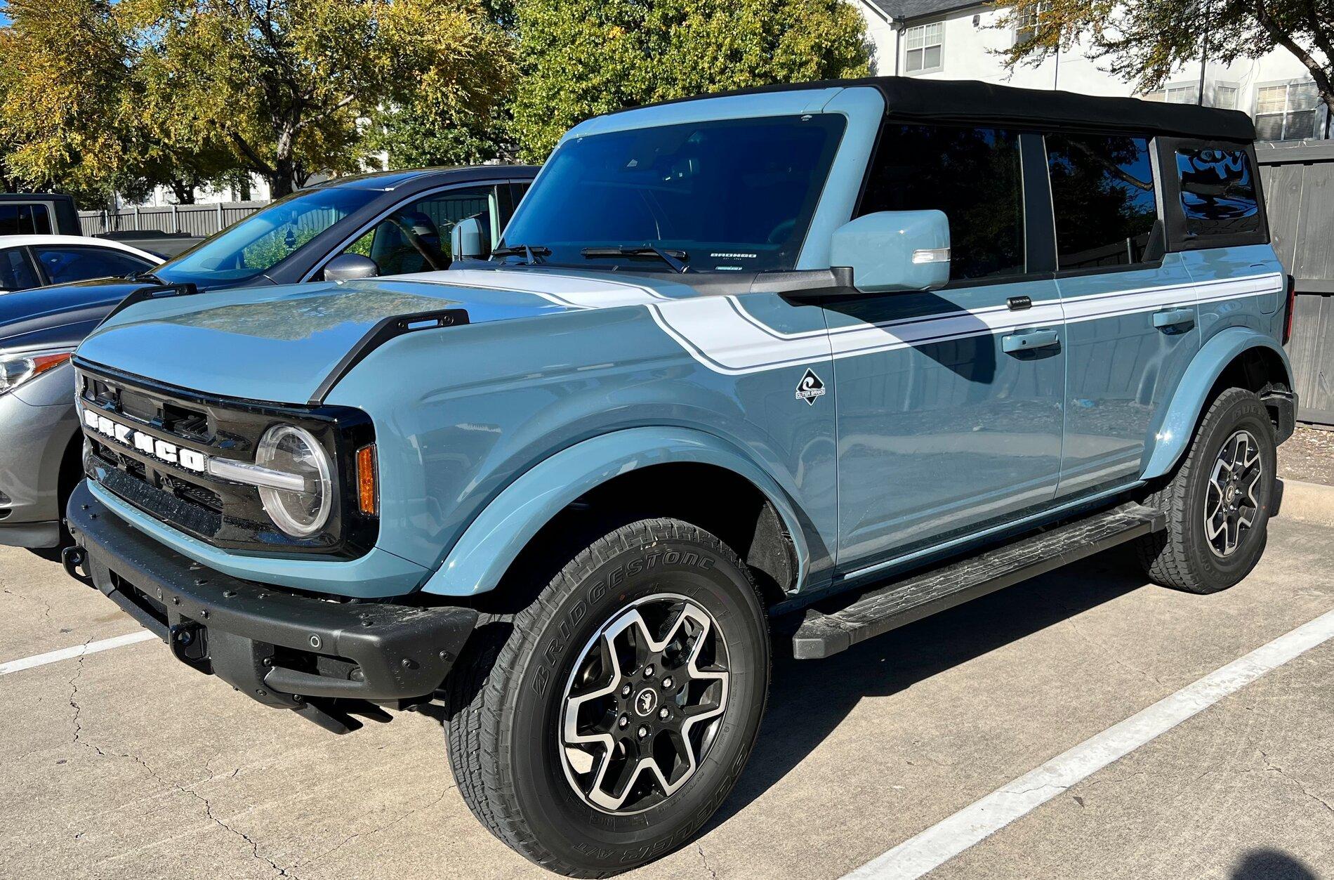 Ford Bronco Ridergraphix White on A51 IMG_4047