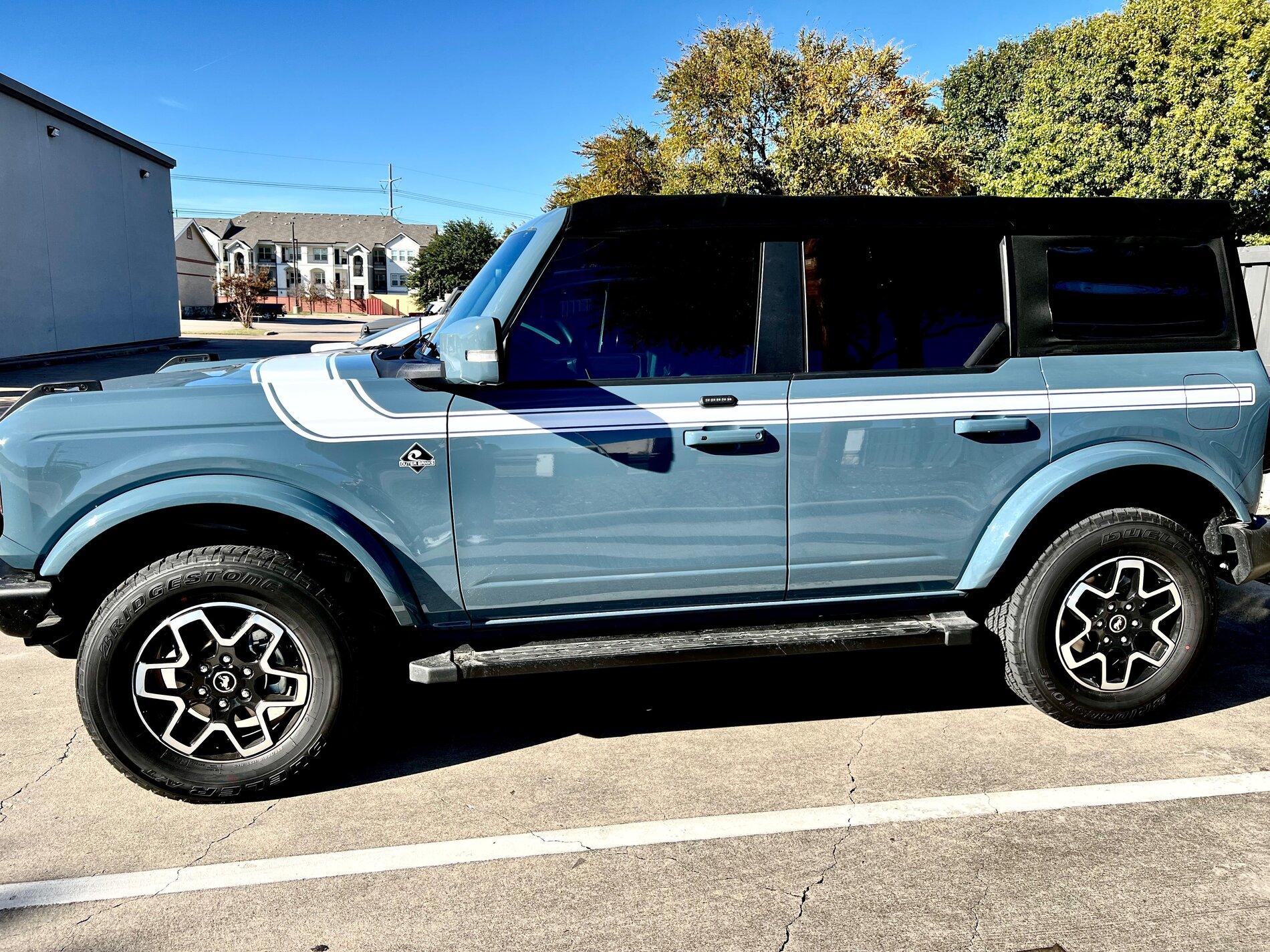 Ford Bronco Ridergraphix White on A51 IMG_4048