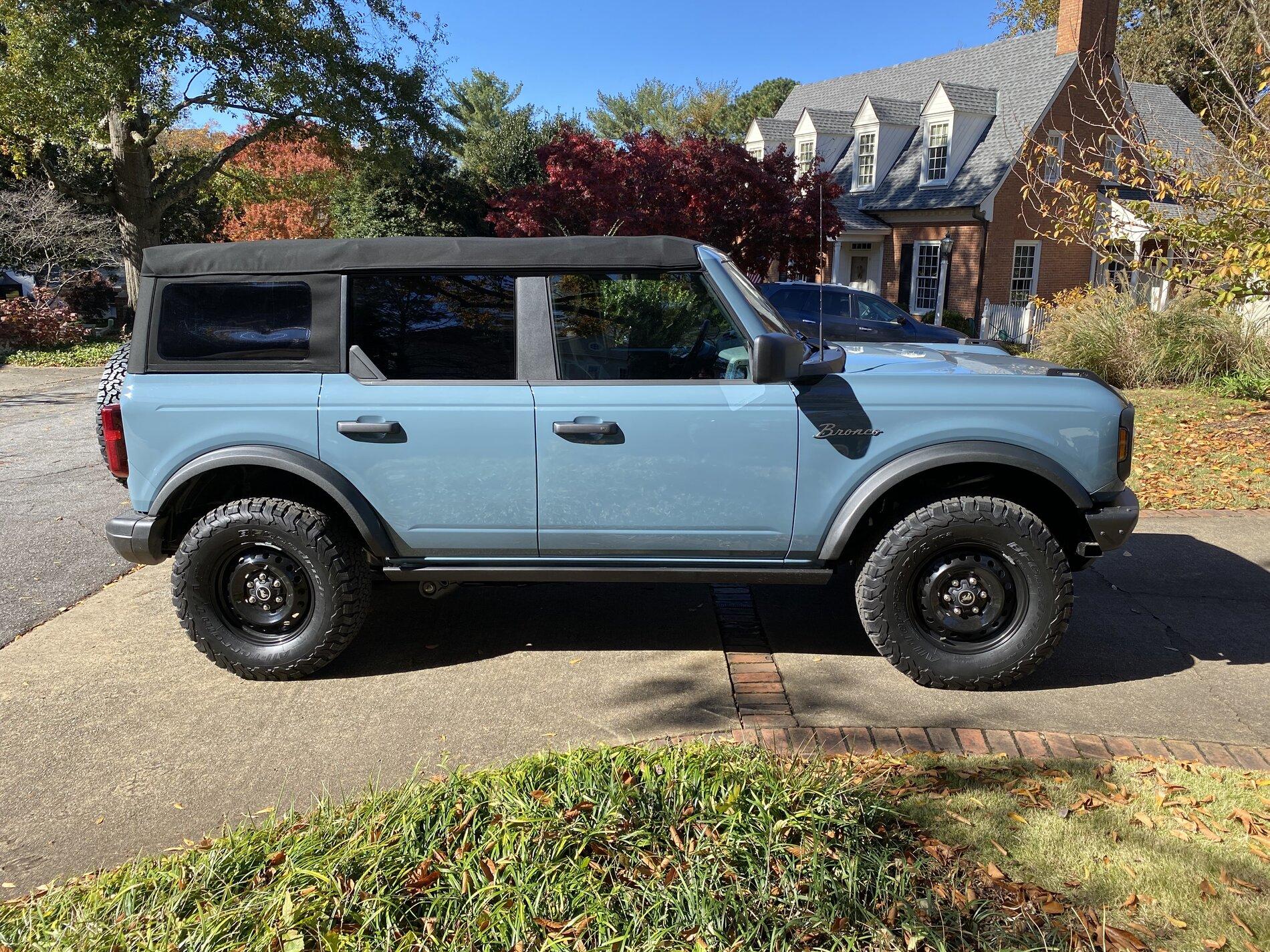 Ford Bronco Area 51 Black Diamond With 1″ Level Kit and 33″ 285/70/R17 KO2 on Steelies FF2A9284-692F-4049-985A-D6B57FEEFF96