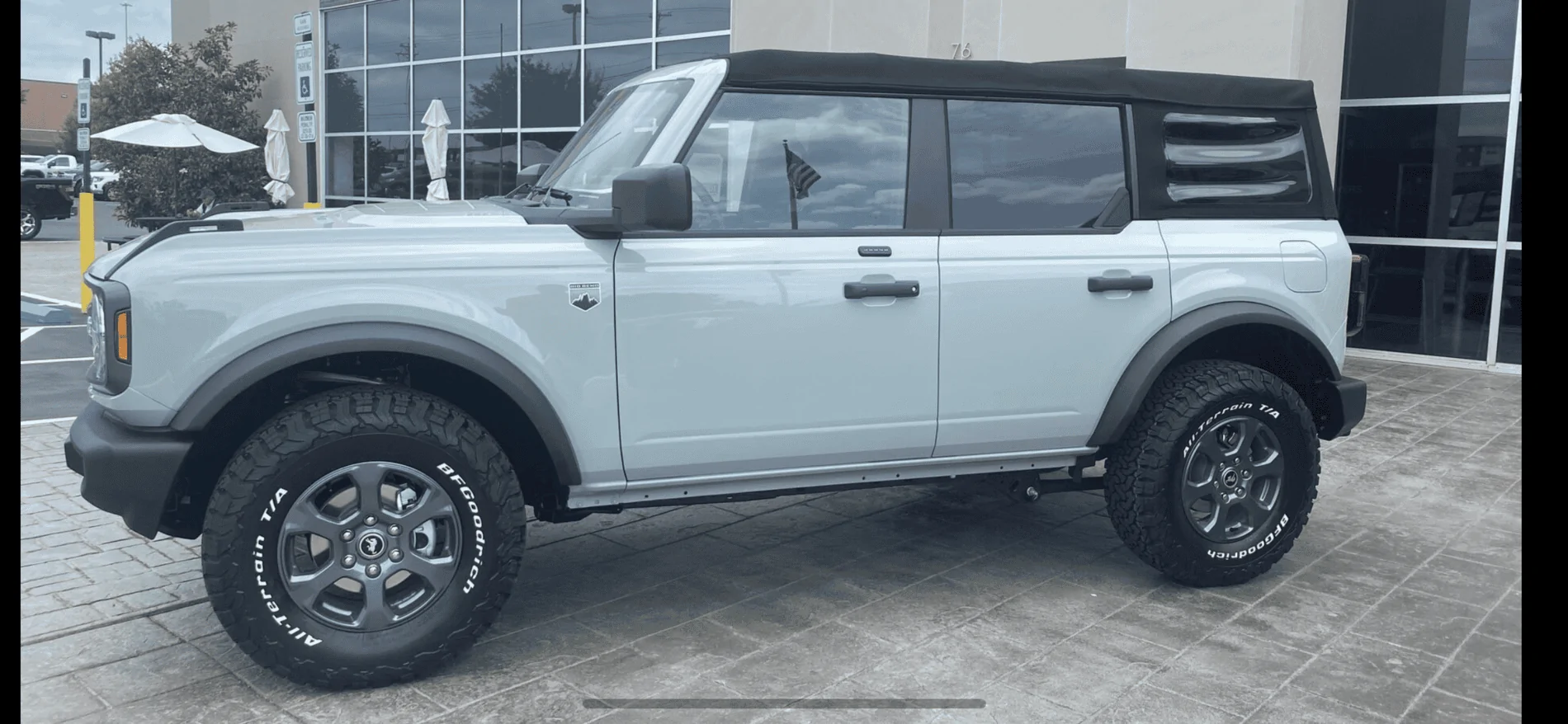 Ford Bronco Area 51 Black Diamond With 1″ Level Kit and 33″ 285/70/R17 KO2 on Steelies 596DA082-1061-4A5A-ADFF-35FE3B01DDAB