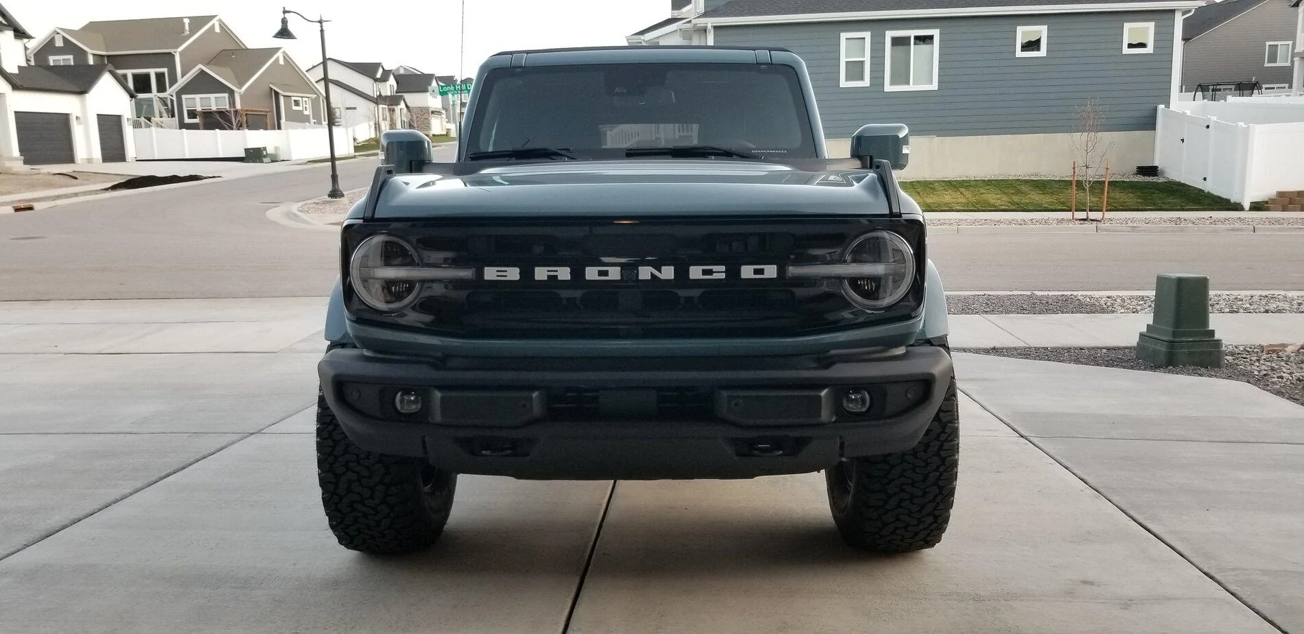 Ford Bronco Outer Banks with 35" BFG KO2s - no lift, no rub 20211113_164849