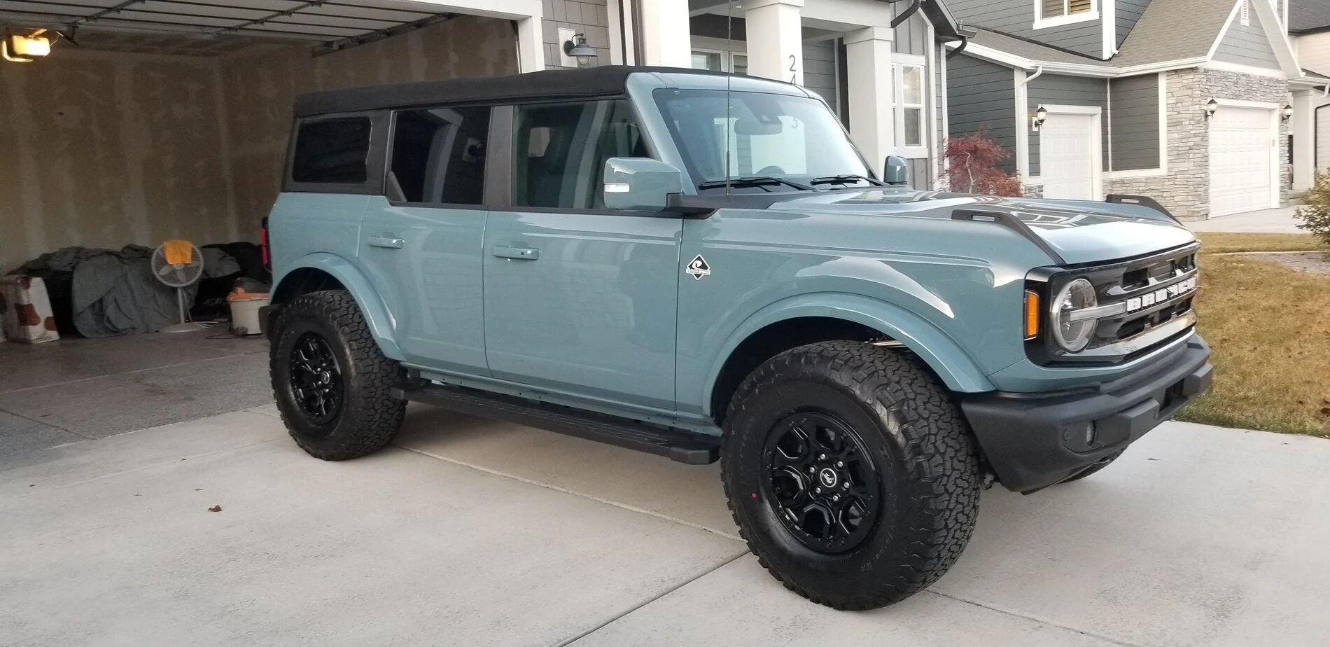 Ford Bronco Outer Banks with 35" BFG KO2s - no lift, no rub 20211113_164158