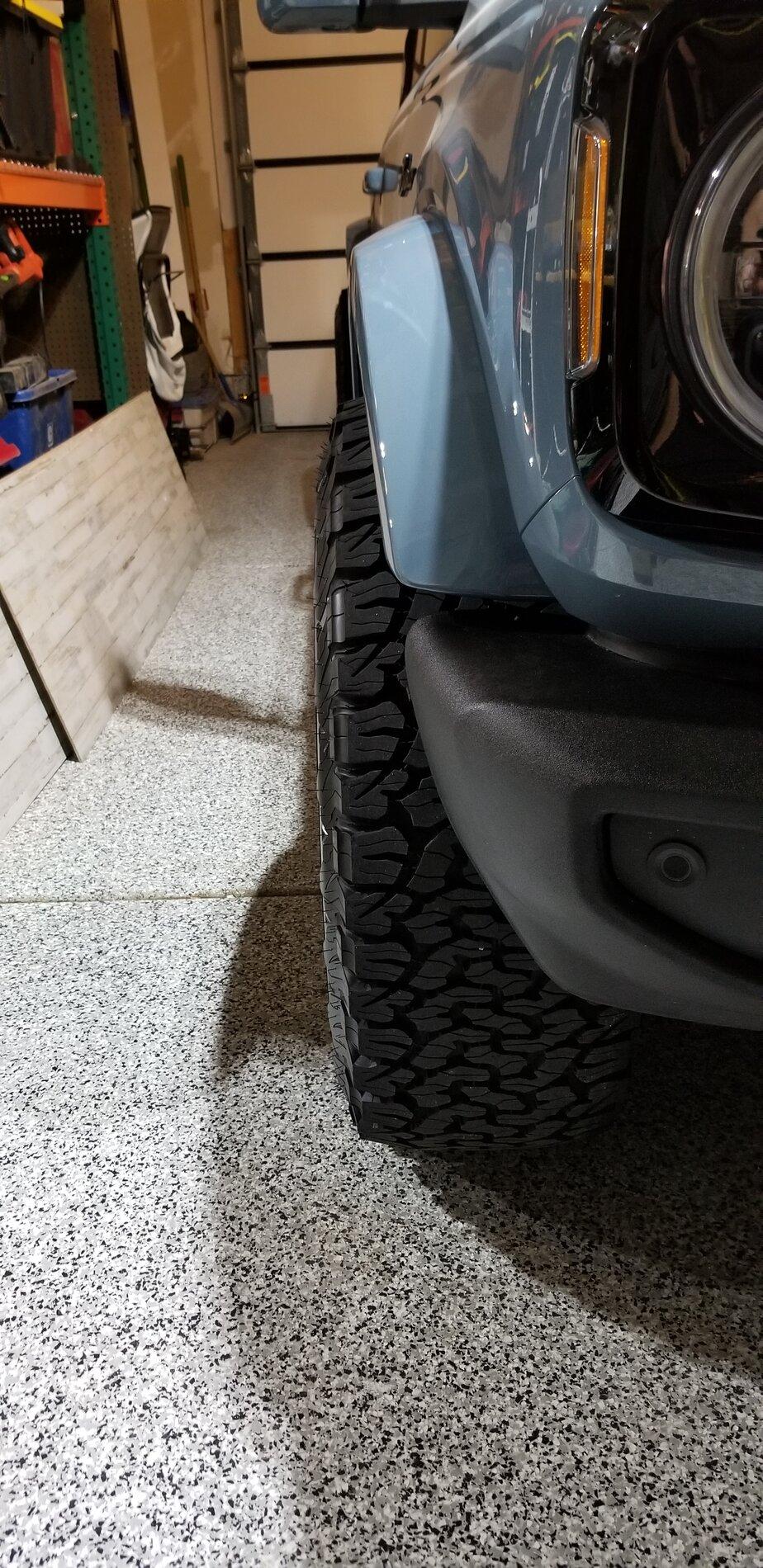 Ford Bronco Outer Banks with 35" BFG KO2s - no lift, no rub 20211114_180623