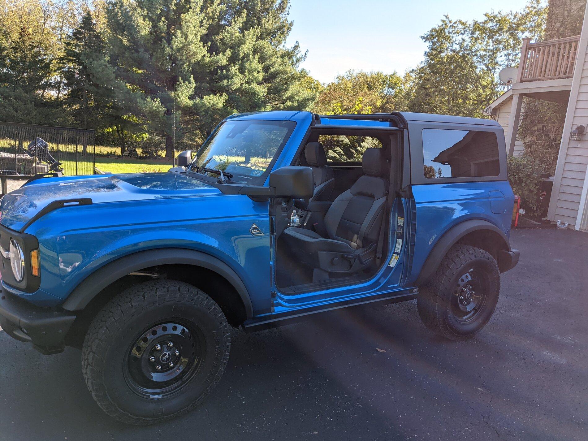 Ford Bronco VELOCITY BLUE Bronco Club PXL_20211023_190956546
