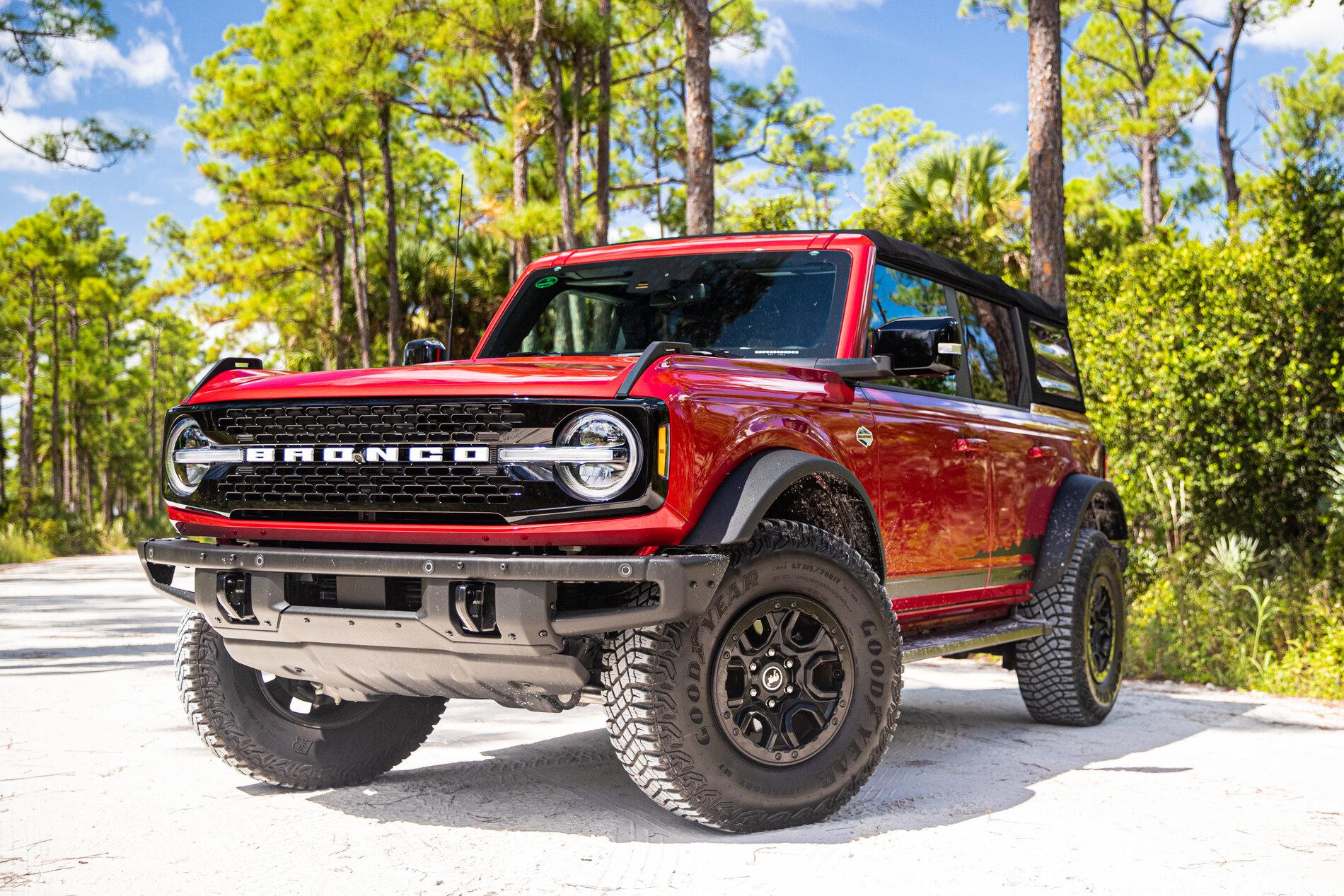 Ford Bronco RAPID RED Bronco Club b-16