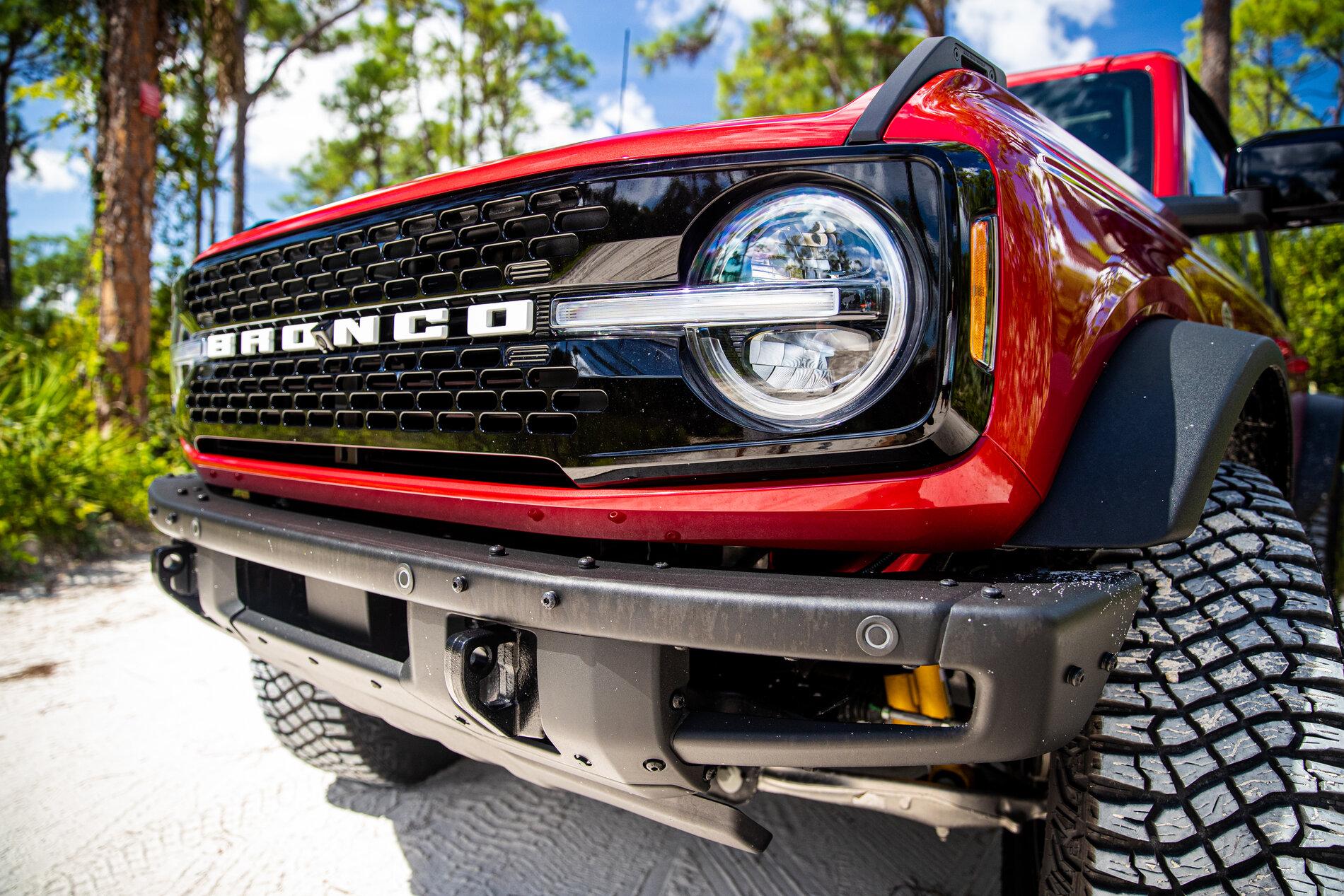 Ford Bronco RAPID RED Bronco Club b-5