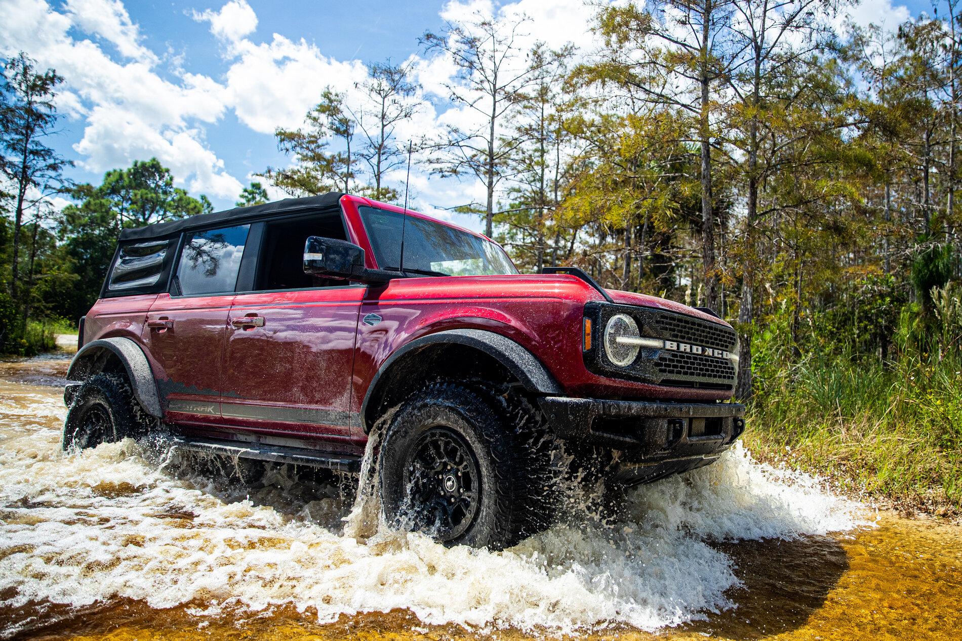 Ford Bronco RAPID RED Bronco Club b-39