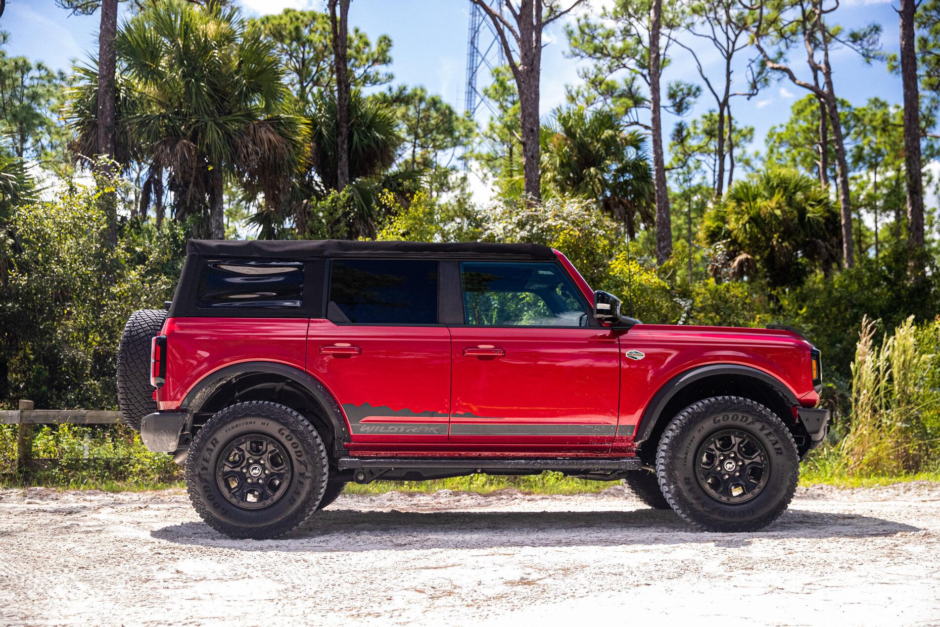 Ford Bronco RAPID RED Bronco Club b-30