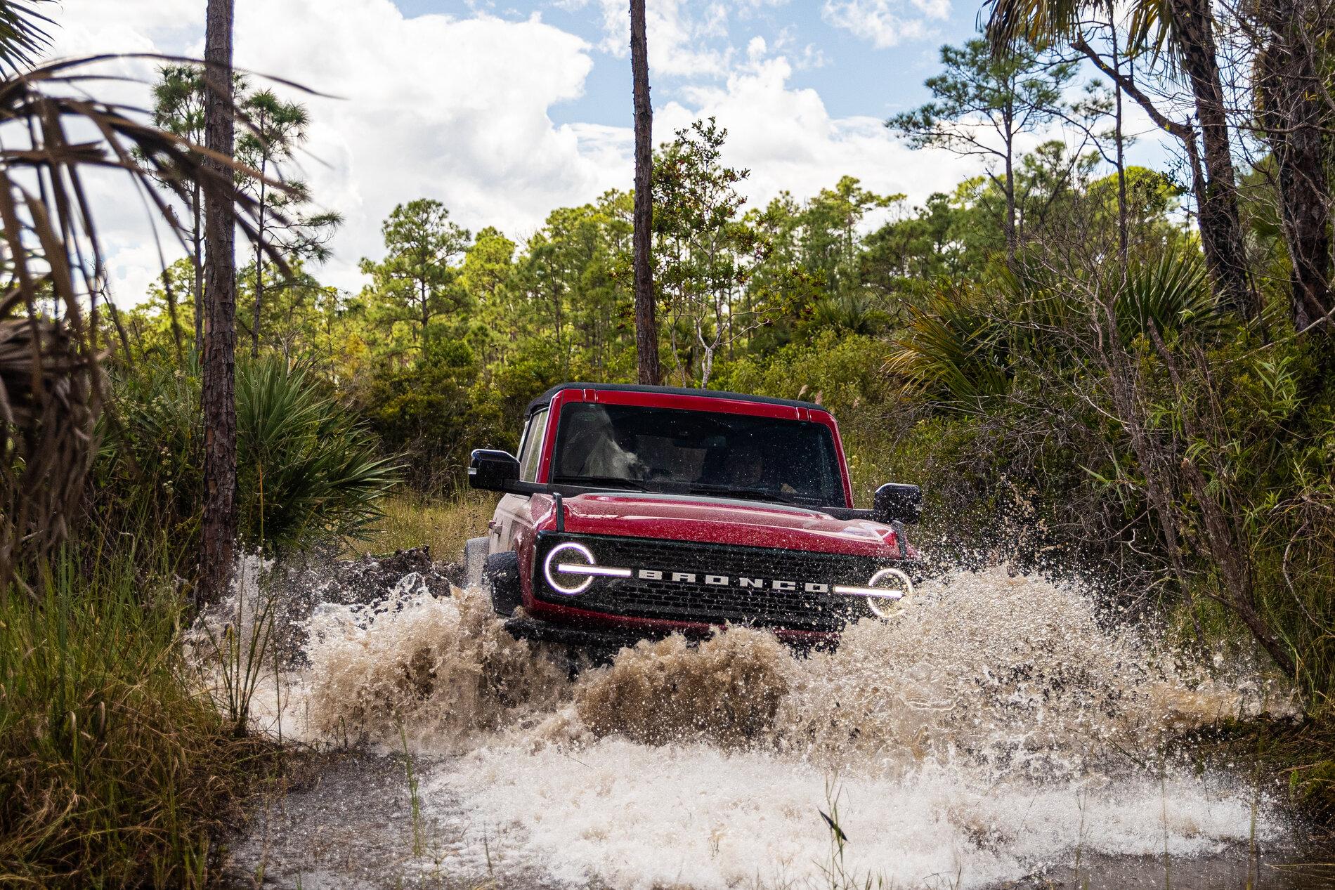 Ford Bronco RAPID RED Bronco Club b-42