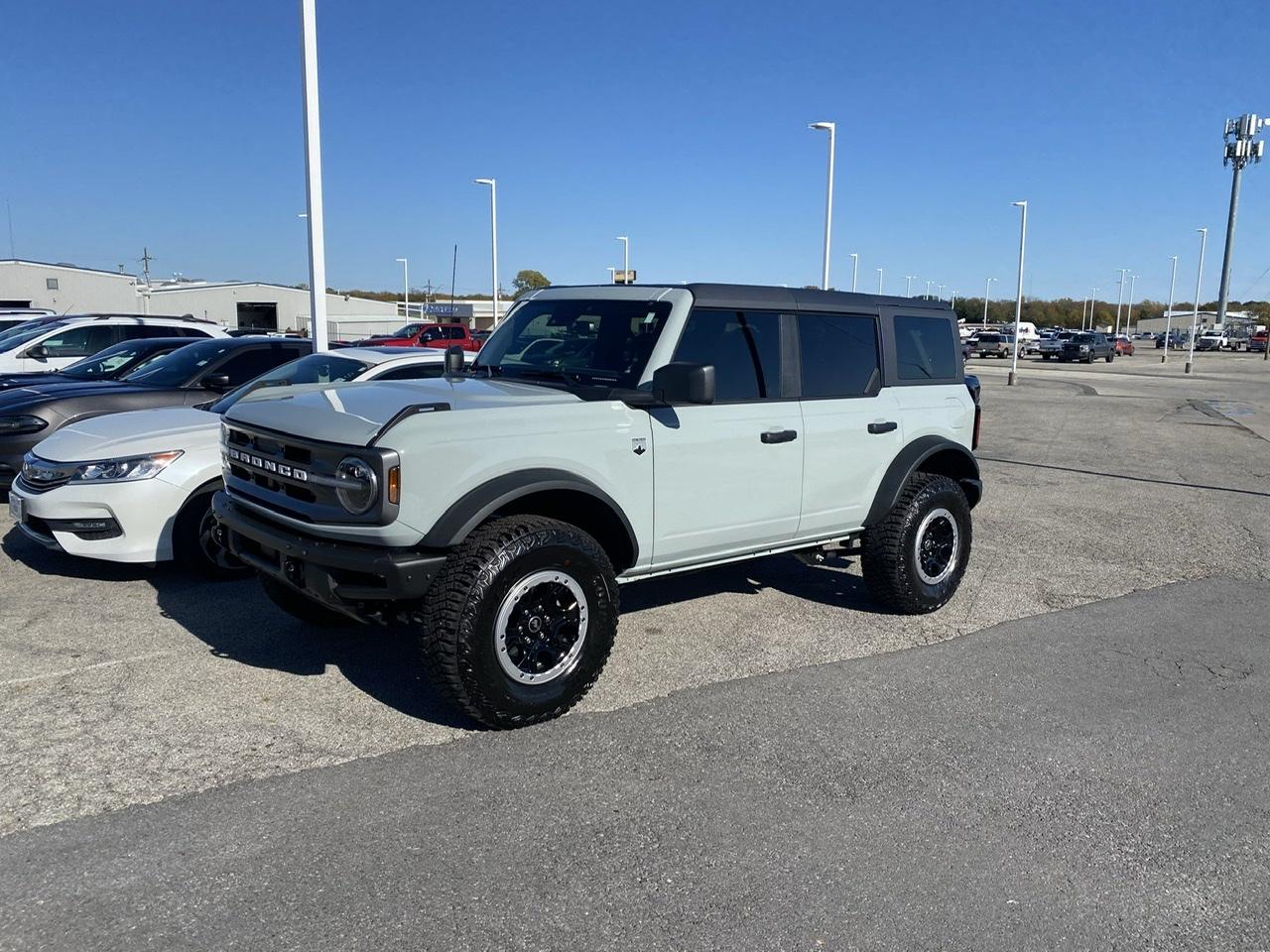Ford Bronco CACTUS GRAY Bronco Club 808C9FDA-2672-4308-8653-AA0D76ACE7BD