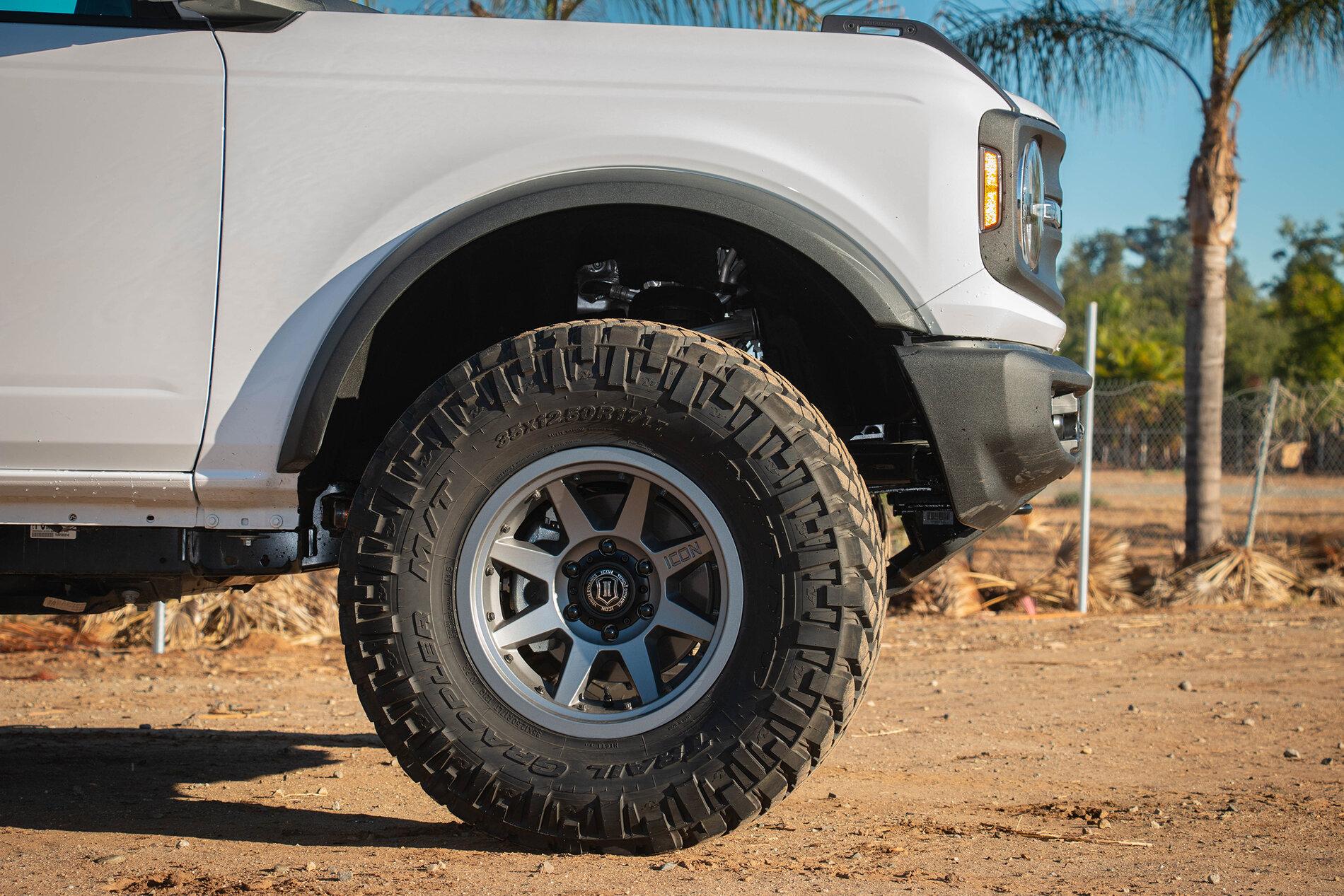 Ford Bronco CACTUS GRAY Bronco Club 48BB6D58-6326-4482-8C27-0D6D9199C972