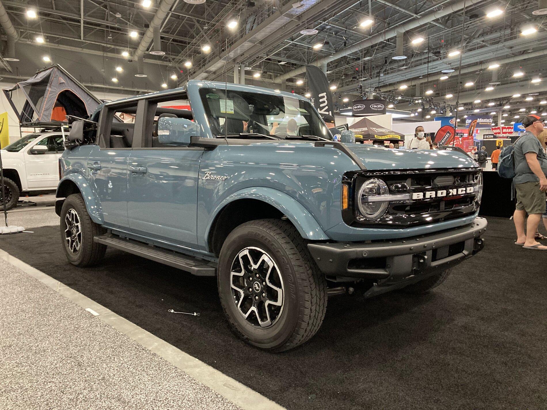 Ford Bronco MyTop Sema Bronco - powered soft top IMG_3435