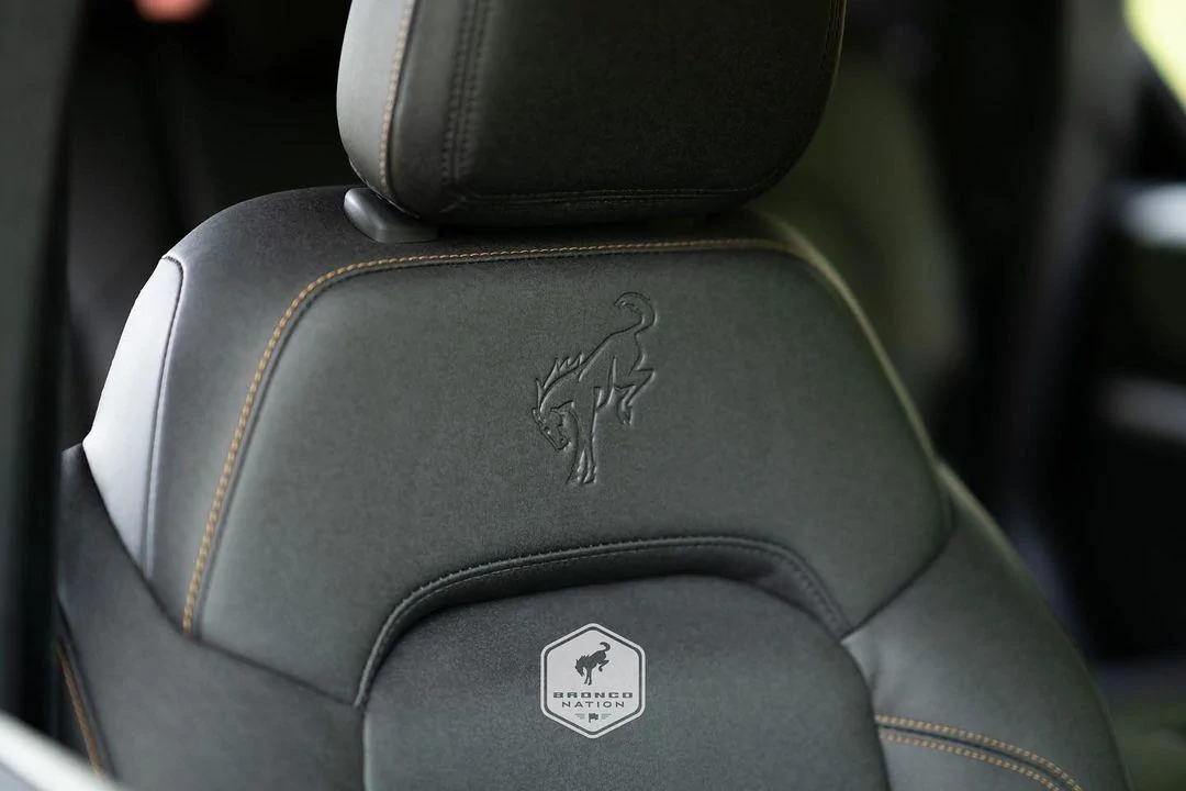 marine-grade-vinyl-seat-bronco-jpg.jpg