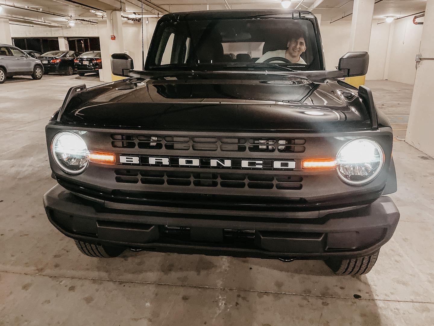 Ford Bronco SHADOW BLACK Bronco Club 17188011-6F35-4026-B688-3D6999A7C415