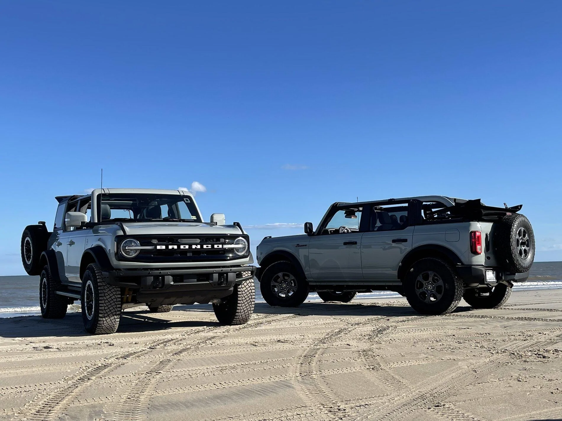 Ford Bronco Broncos on Corolla 4x4 Beach - Pics. Anyone interested in a Bronco Take-over sometime next summer? 2854F961-85CD-4767-B4CC-A162EB3D815B