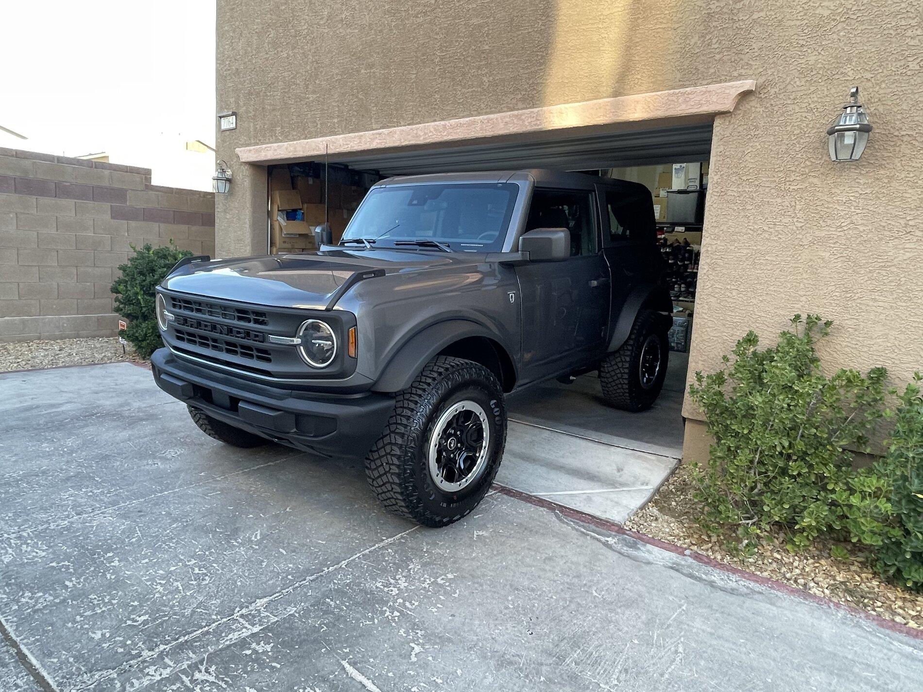 Ford Bronco CARBONIZED GRAY Bronco Club C7AE76BF-FD13-4324-8185-99020DA66915
