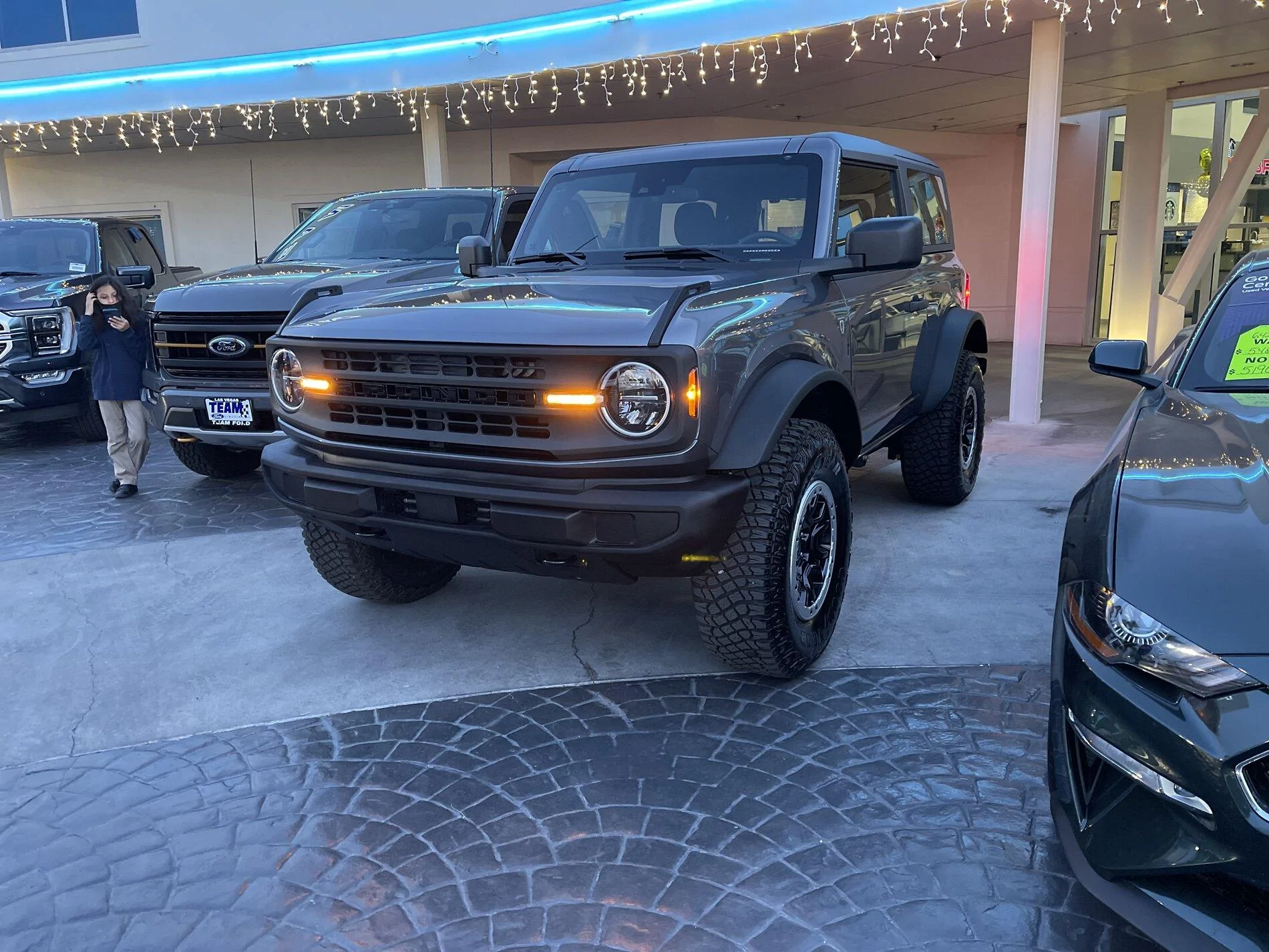 Ford Bronco CARBONIZED GRAY Bronco Club 74F89EC9-D6BC-45B5-A9FF-A204AF299BD8