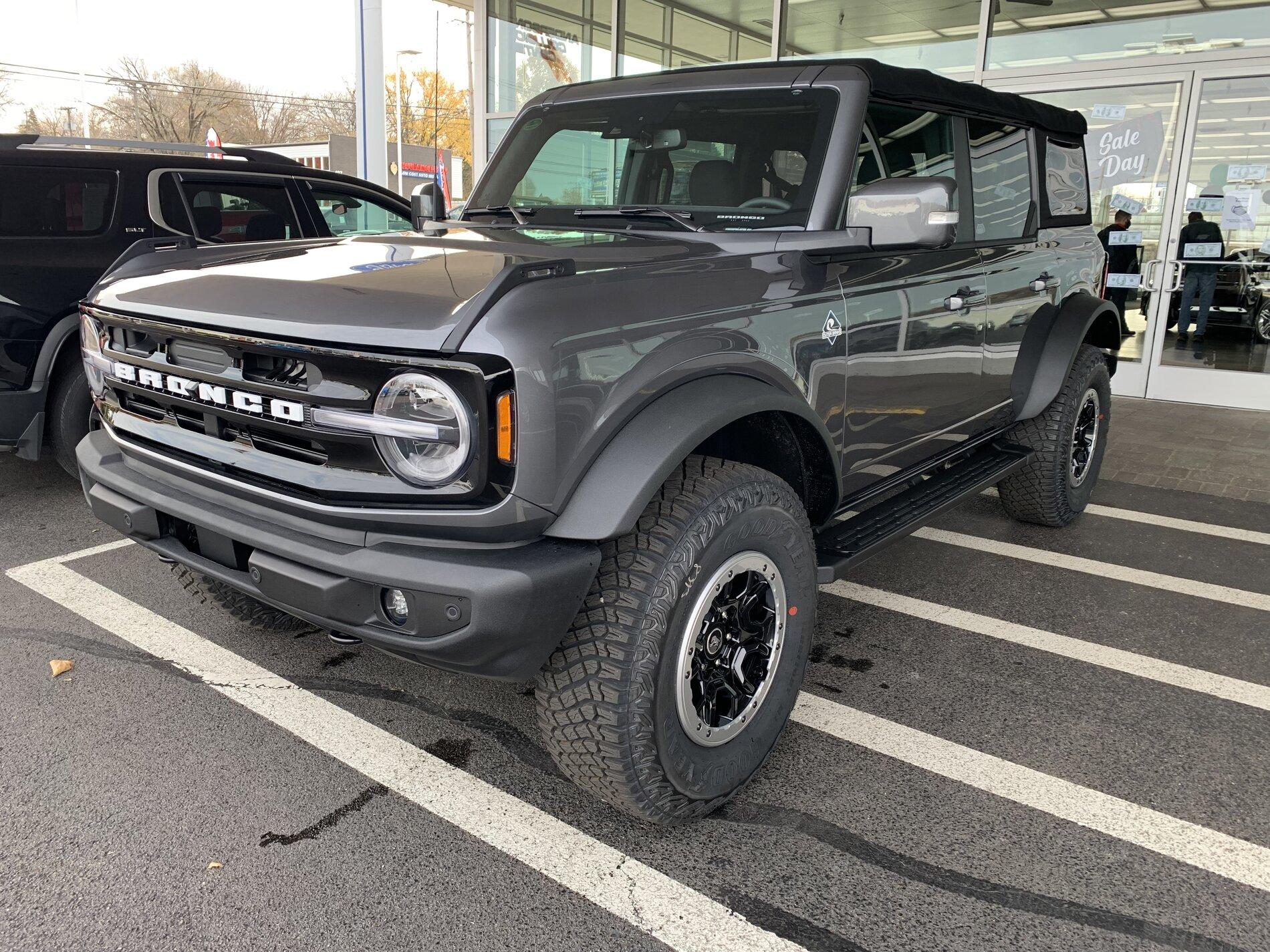 Ford Bronco Northern Illinois 5F4012AD-4D25-4DD4-AF9E-8FC28E46C319