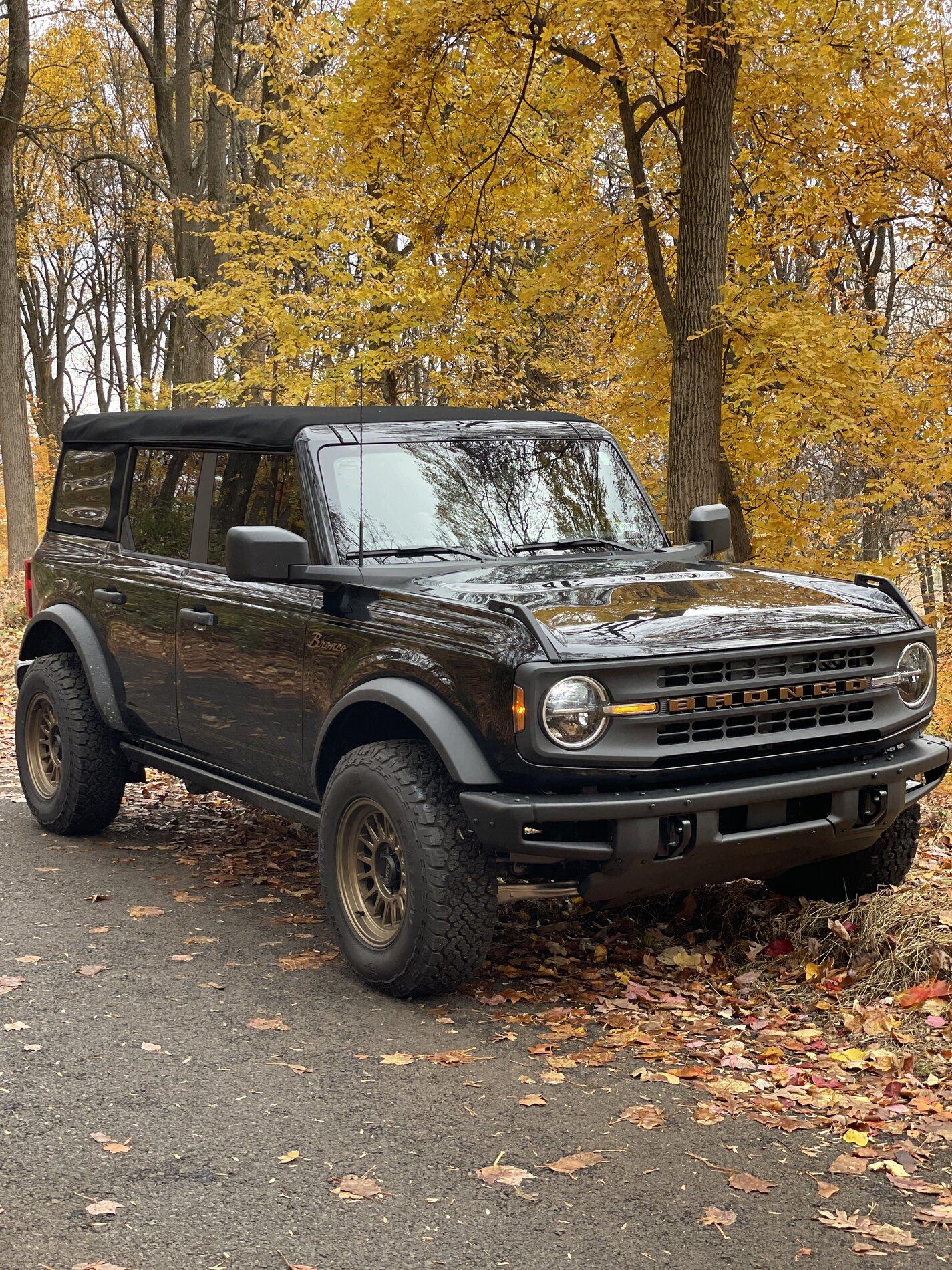 Ford Bronco SHADOW BLACK Bronco Club D4ED5469-4D6C-49A6-B274-357033555B5C