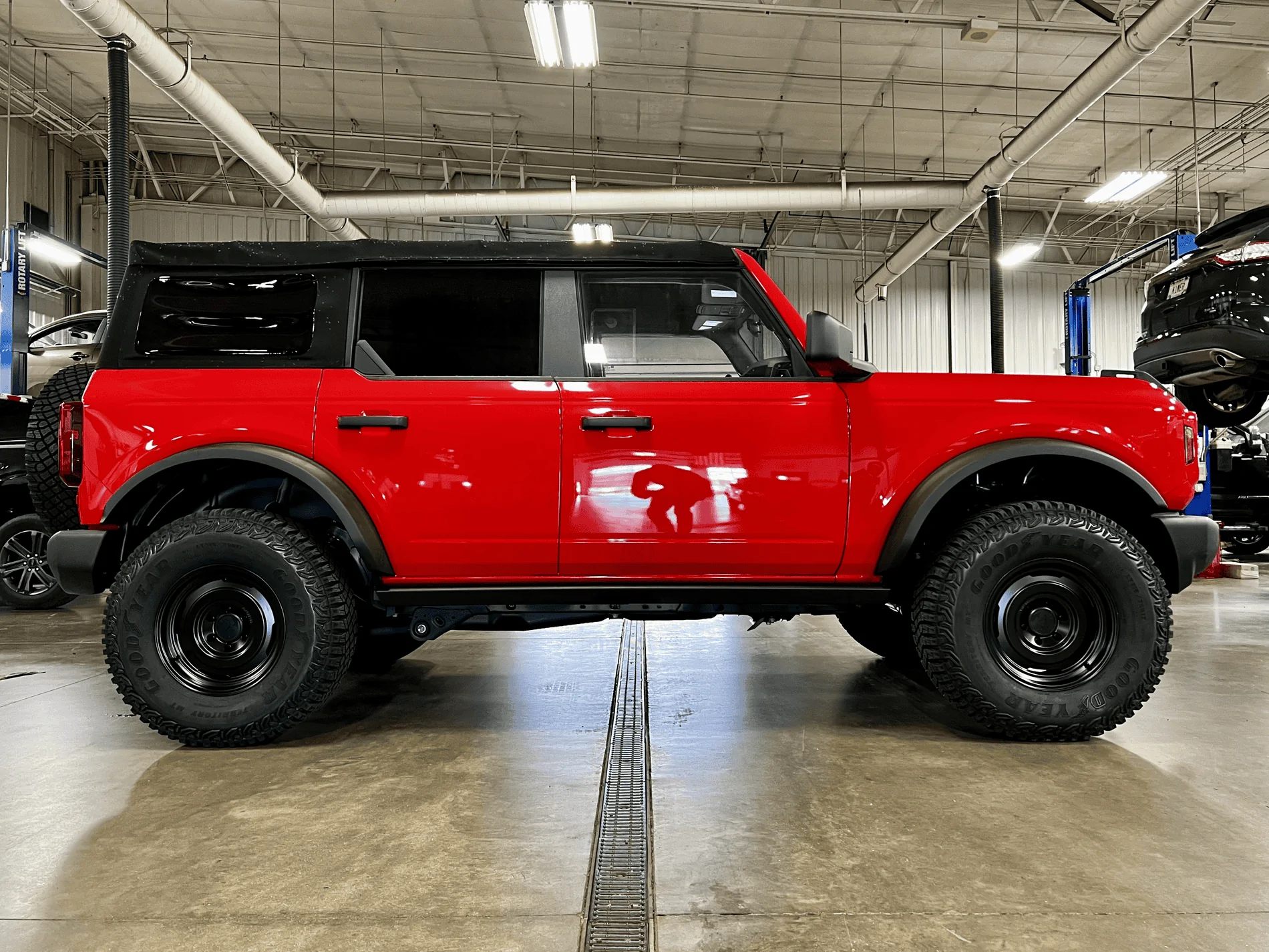Ford Bronco Big Bend 👣 Middleton Motorsports Sasquatch Conversion 👣 | Painted Grill, Analog HD Wheels, 2" Lift tempImagesDmtAg