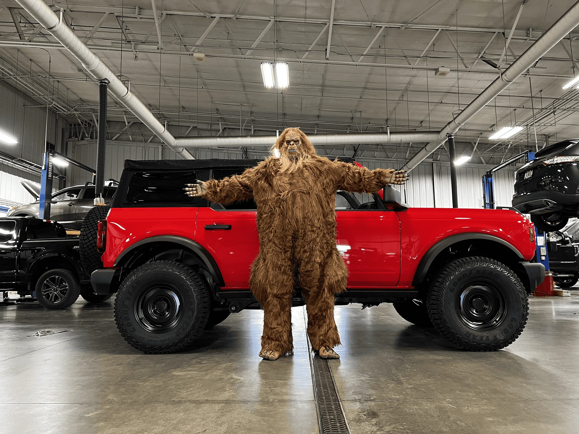 Ford Bronco Big Bend 👣 Middleton Motorsports Sasquatch Conversion 👣 | Painted Grill, Analog HD Wheels, 2" Lift tempImagezTK1FD
