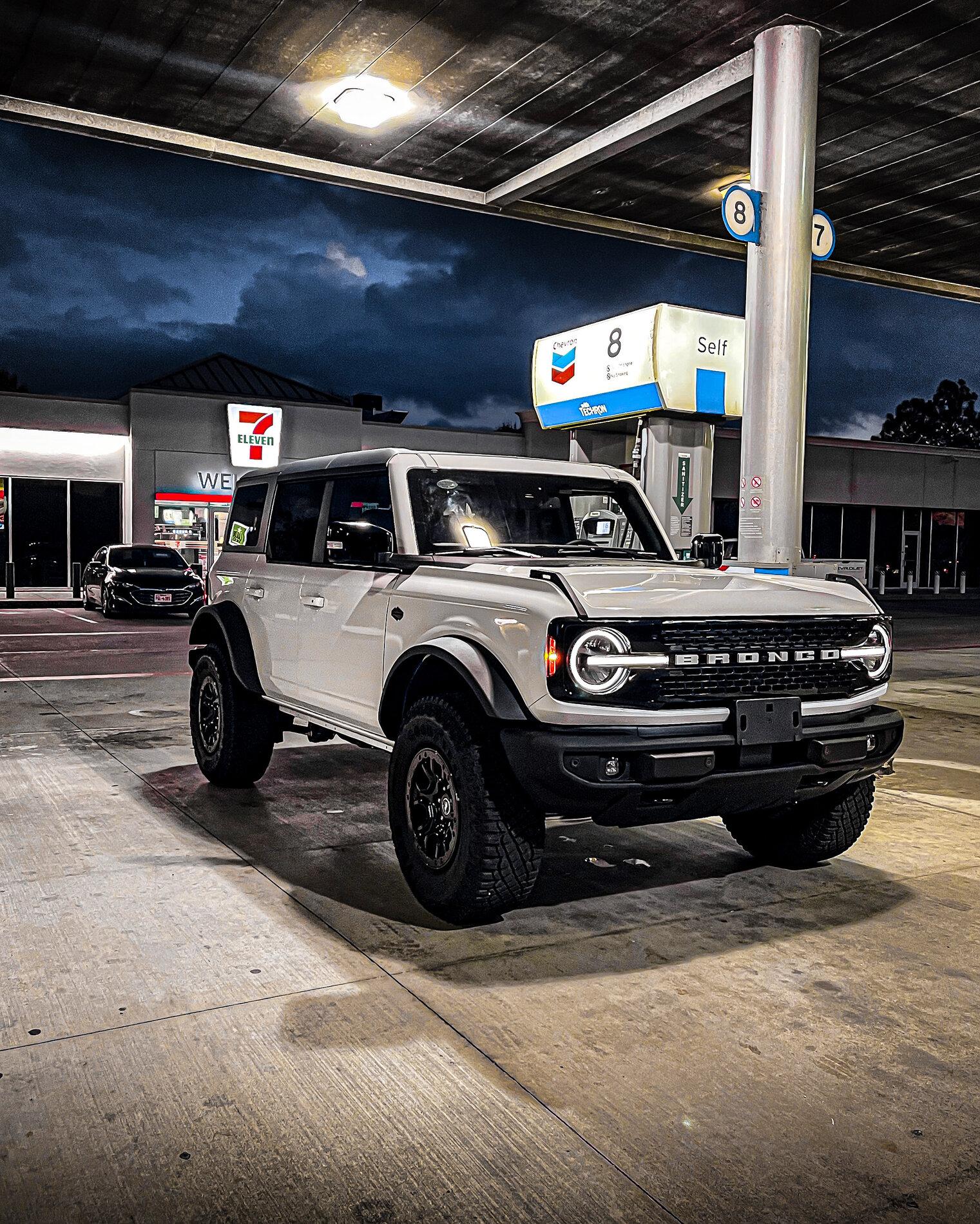 Ford Bronco Oxford White WildTrak 😍 3358CF08-EE34-48E0-B60C-B915D54DB6C6