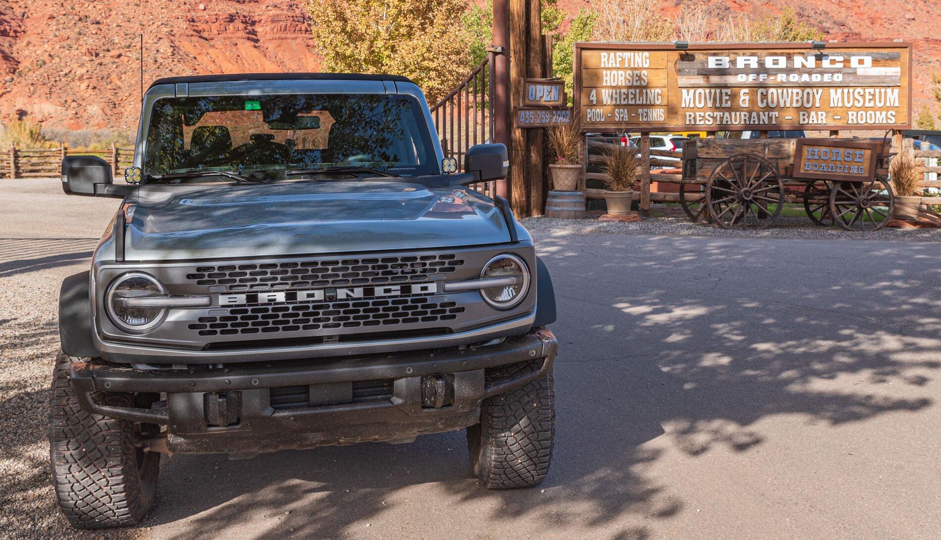 Ford Bronco BajaDesigns s2 as ditch light pics NCO_2564b