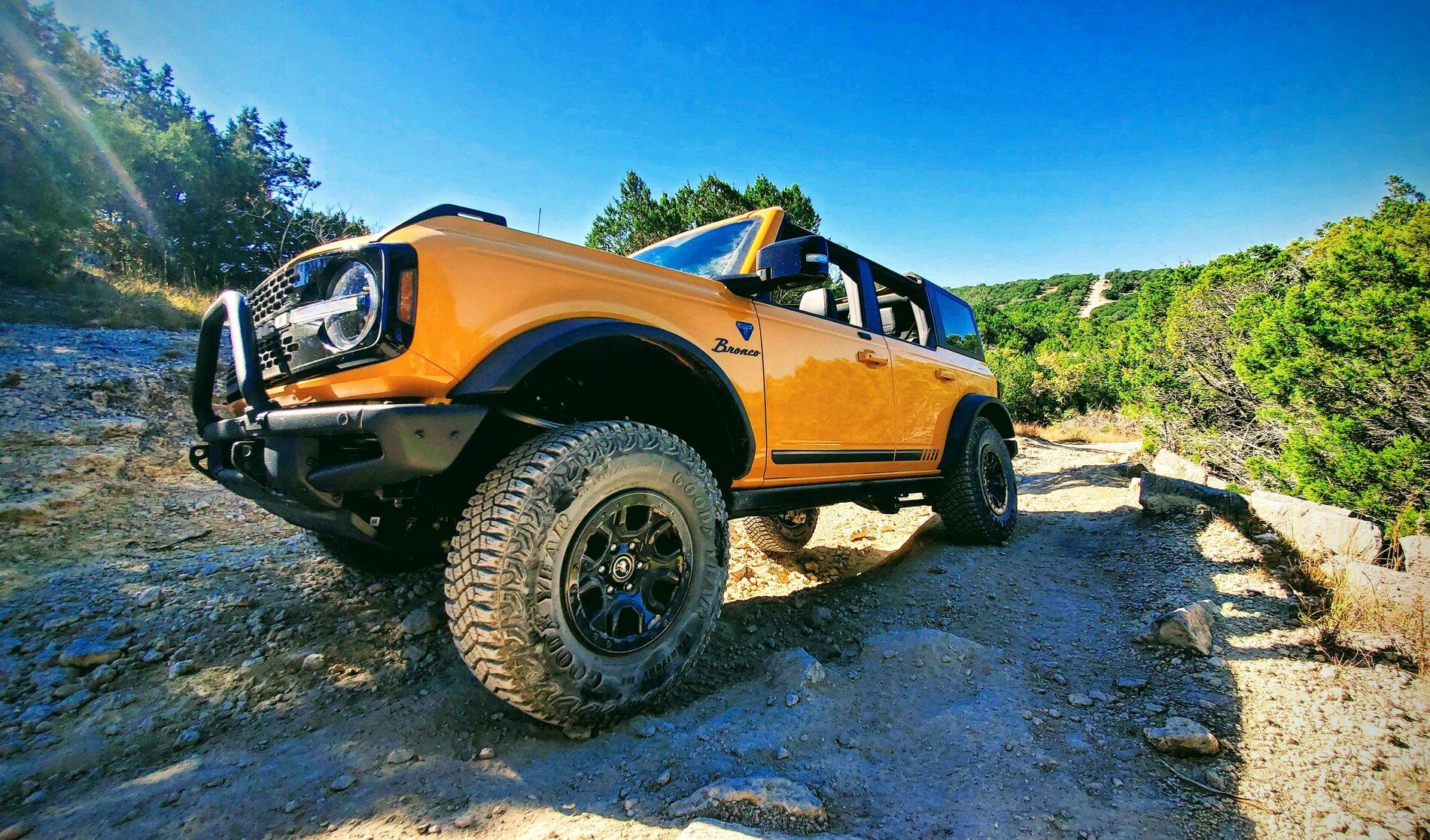 Ford Bronco CYBER ORANGE Bronco Club 20211115_111556-EFFECTS