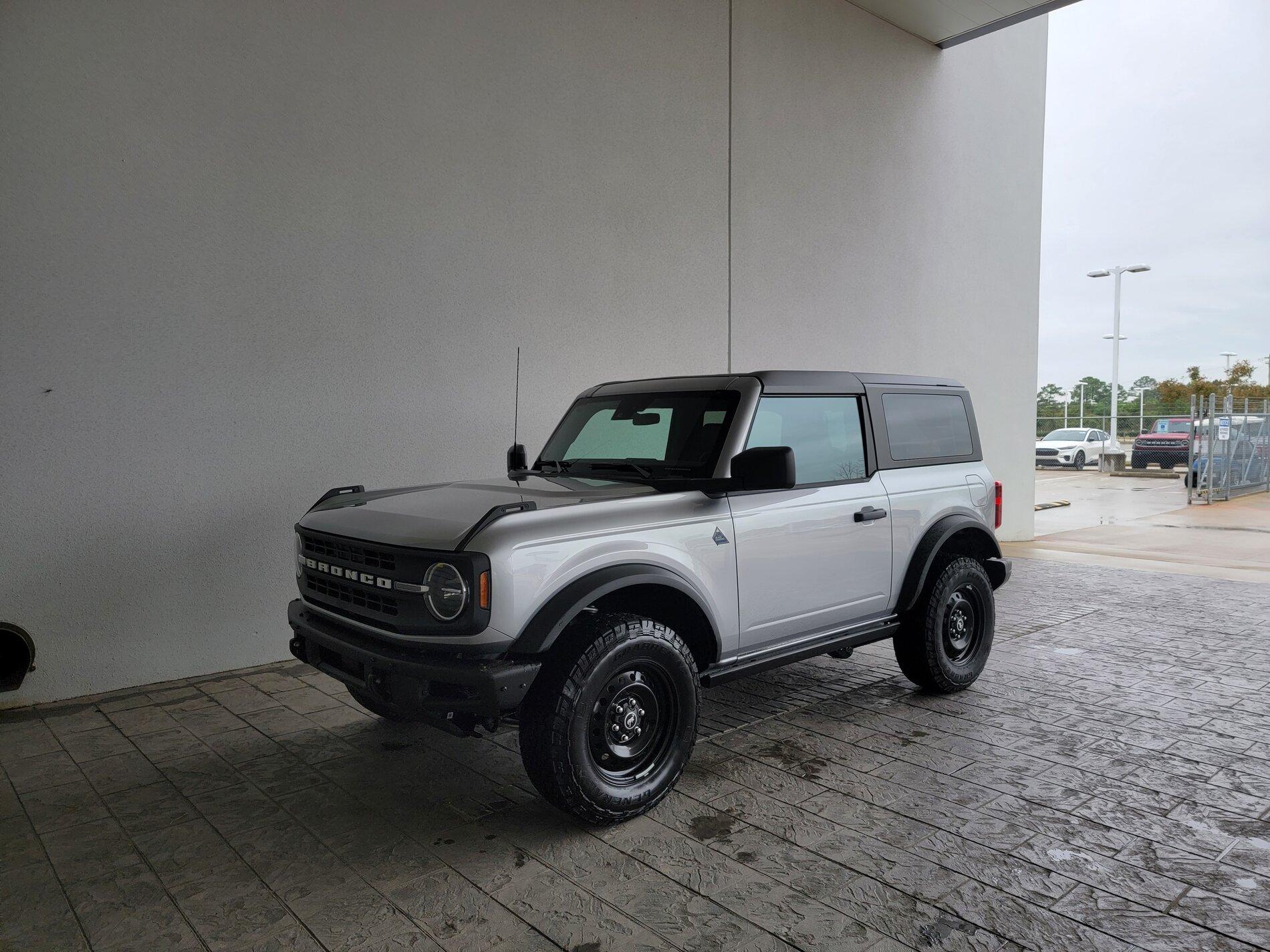Ford Bronco ICONIC SILVER Bronco Club 20211127_151132